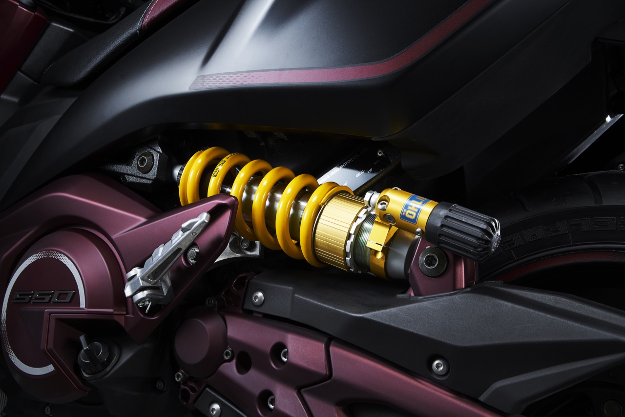 ENSAIO KYMCO AK 550 – Top Gun no segmento Maxi Scooter