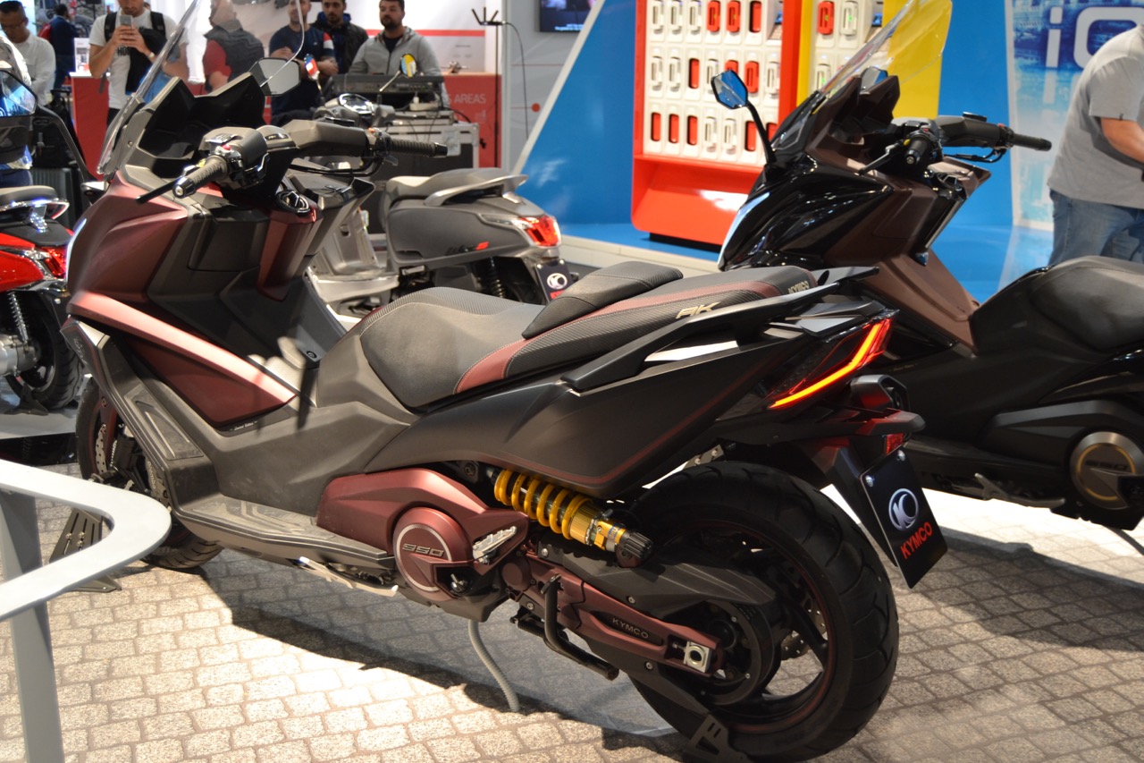 ENSAIO KYMCO AK 550 – Top Gun no segmento Maxi Scooter