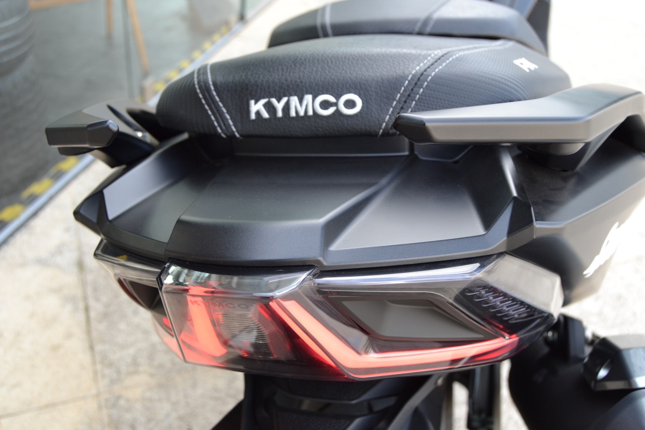 ENSAIO KYMCO AK 550 – Top Gun no segmento Maxi Scooter