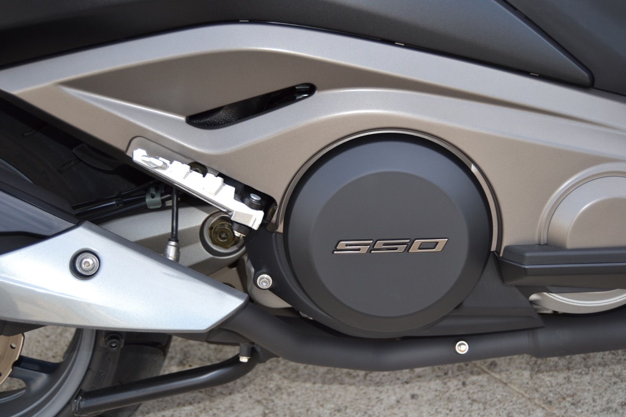 ENSAIO KYMCO AK 550 – Top Gun no segmento Maxi Scooter