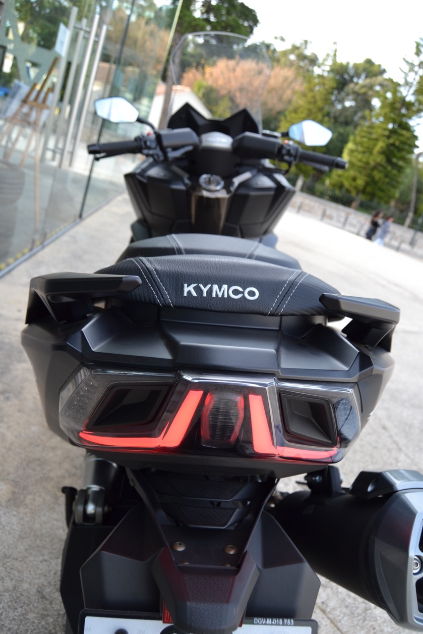 ENSAIO KYMCO AK 550 – Top Gun no segmento Maxi Scooter