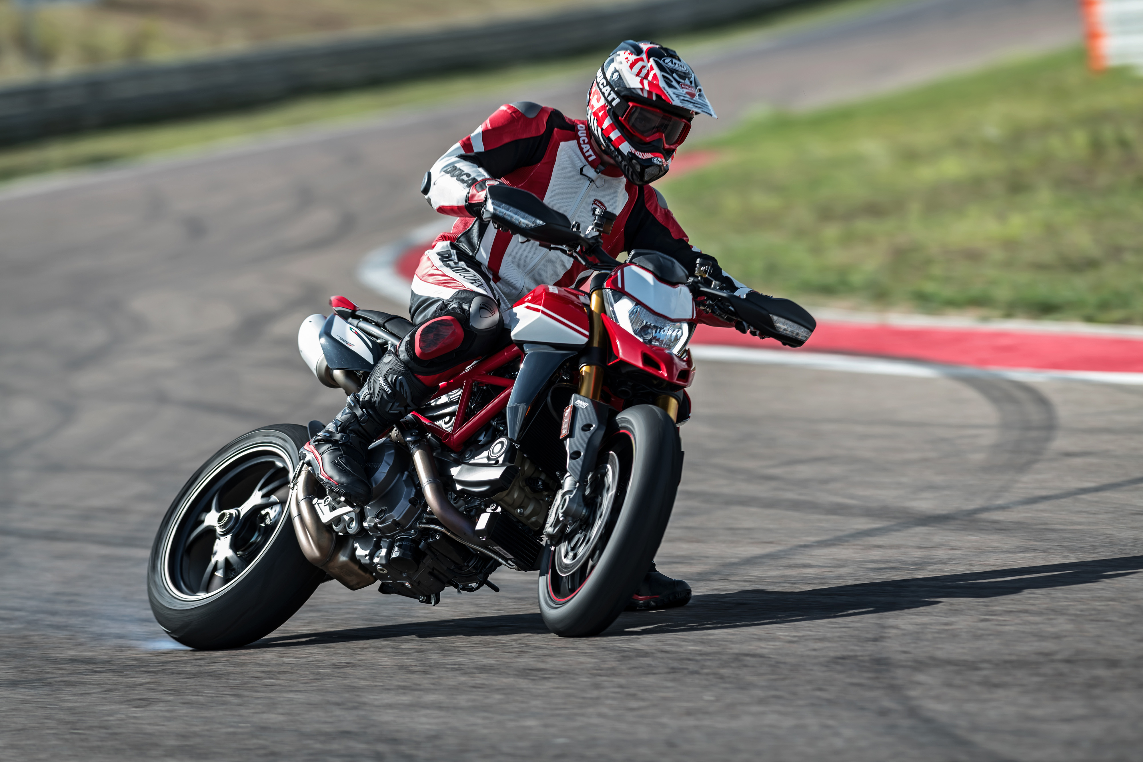 DUCATI Hypermotard 950 e Hypermotard 950 SP de 2019 – Serious Fun