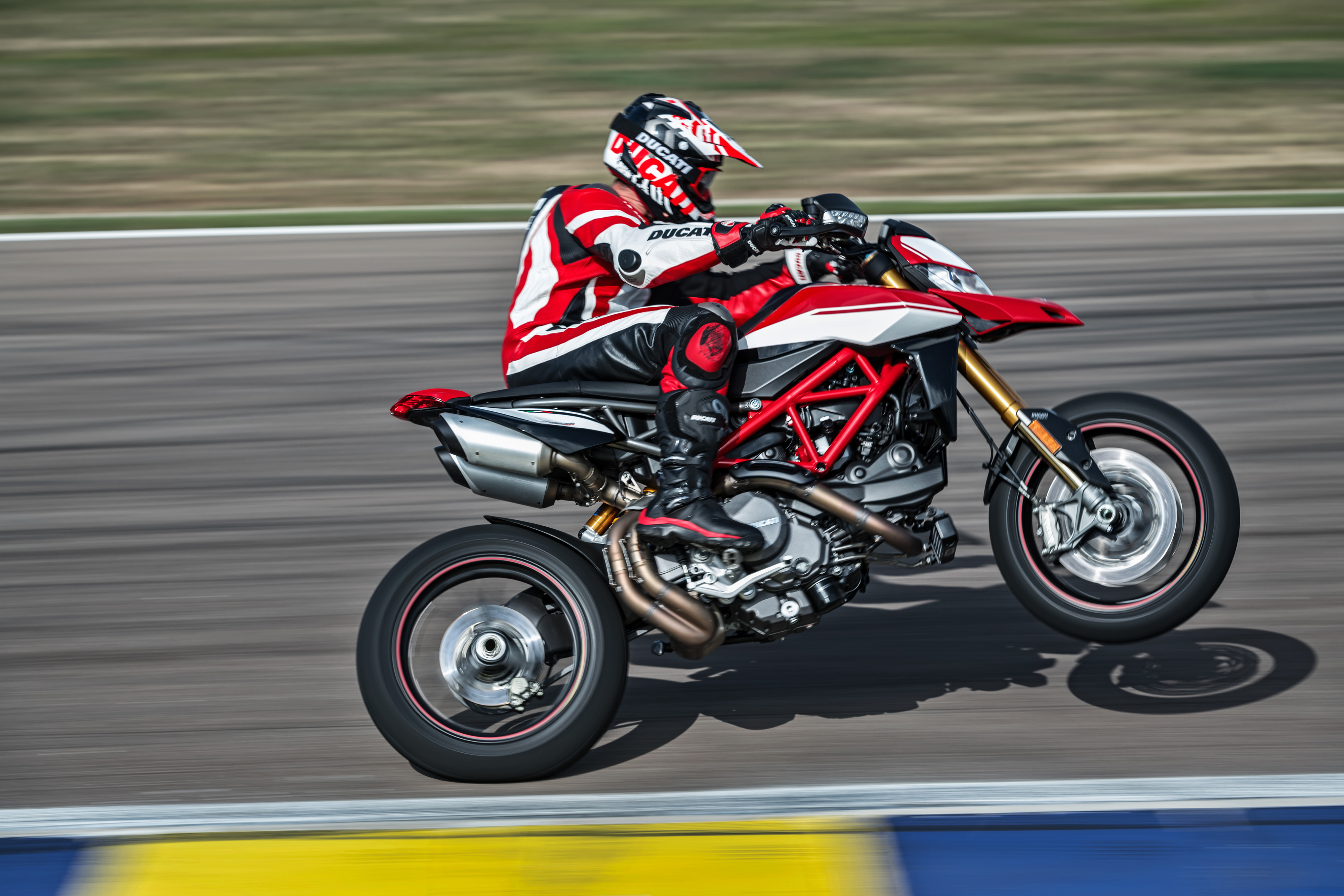 DUCATI Hypermotard 950 e Hypermotard 950 SP de 2019 – Serious Fun