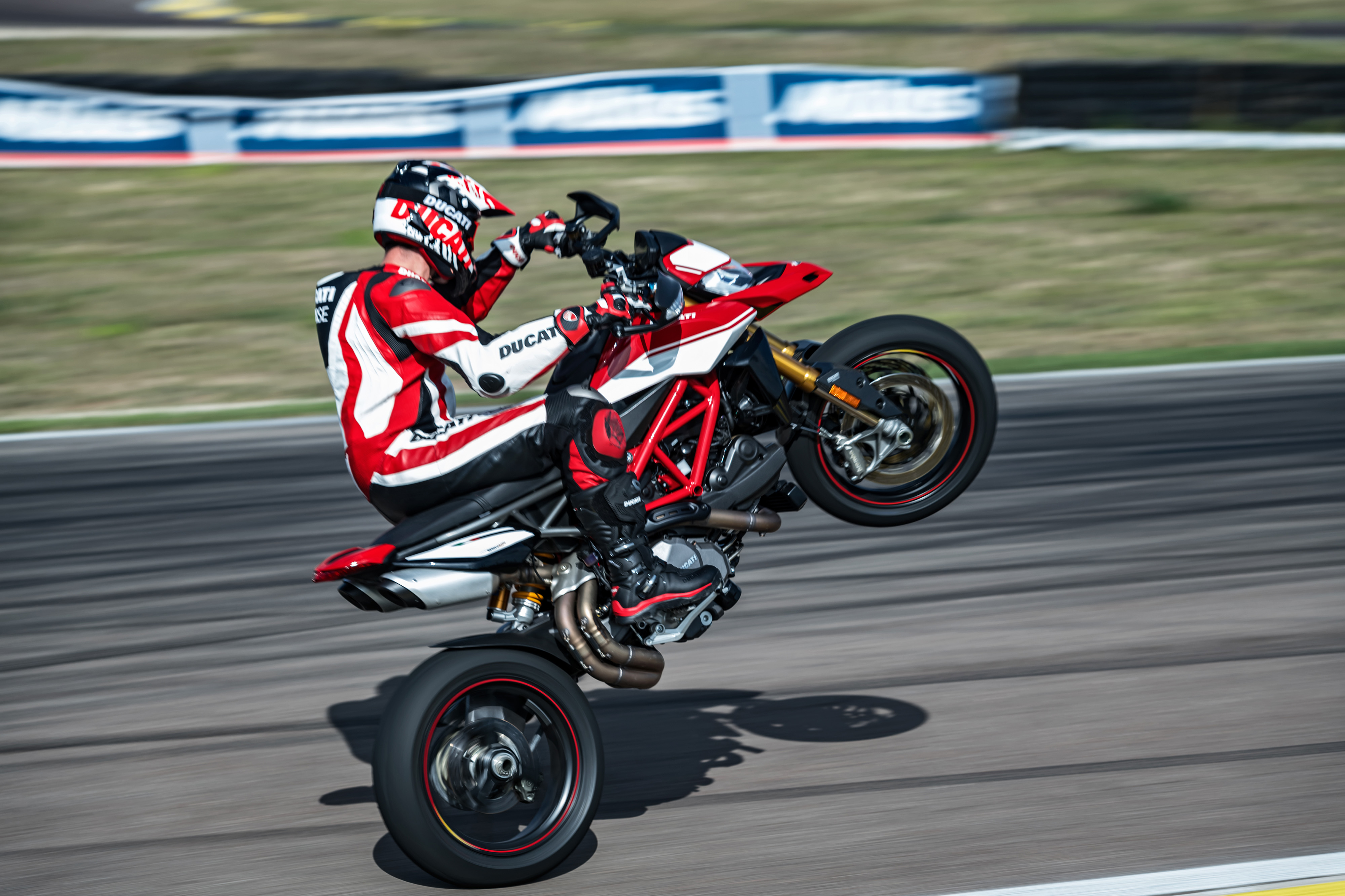 DUCATI Hypermotard 950 e Hypermotard 950 SP de 2019 – Serious Fun
