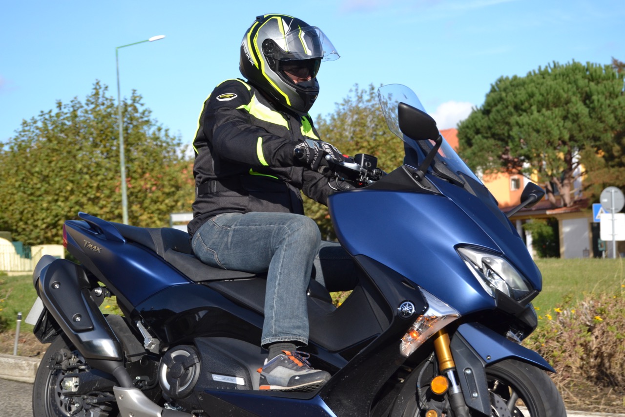 Ensaio YAMAHA TMAX 530 Versão DX 2018 – A difícil tarefa de liderar