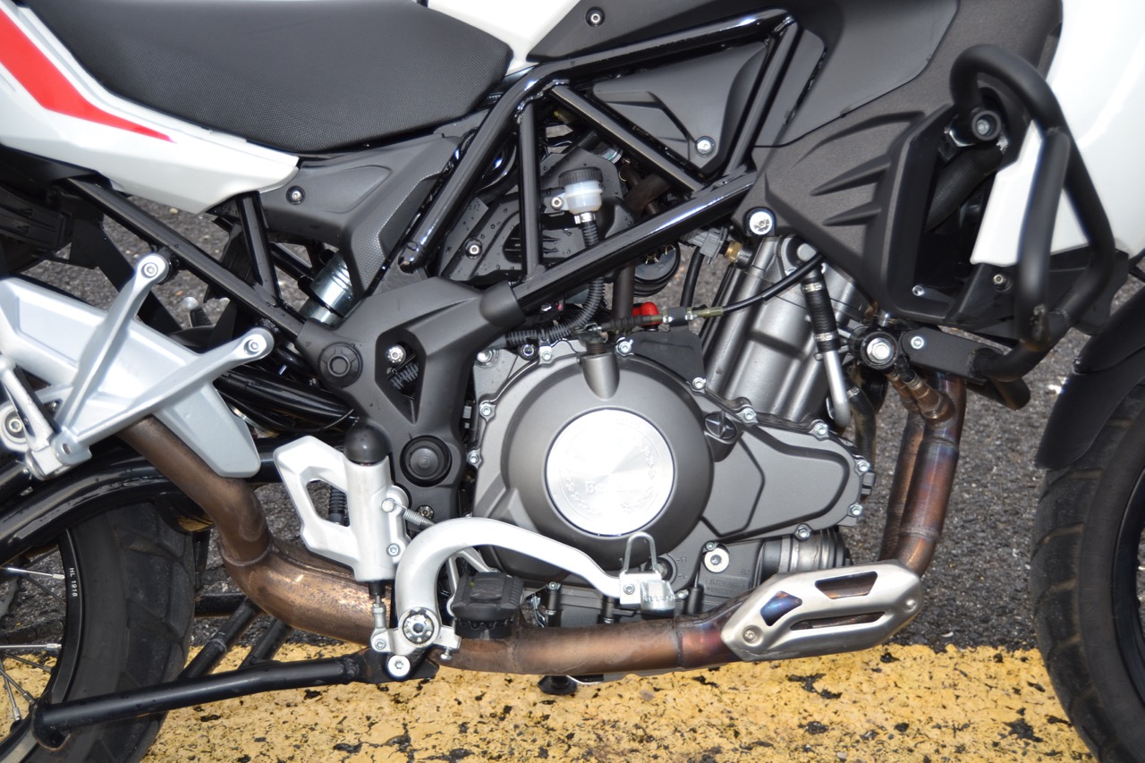 ENSAIO BENELLI TRK 502 X – AVENTURAS ACESSÍVEIS