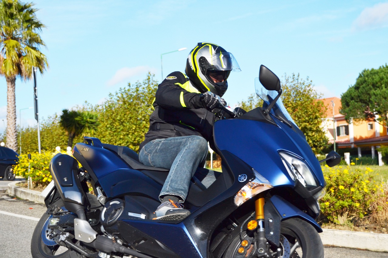 Ensaio YAMAHA TMAX 530 Versão DX 2018 – A difícil tarefa de liderar
