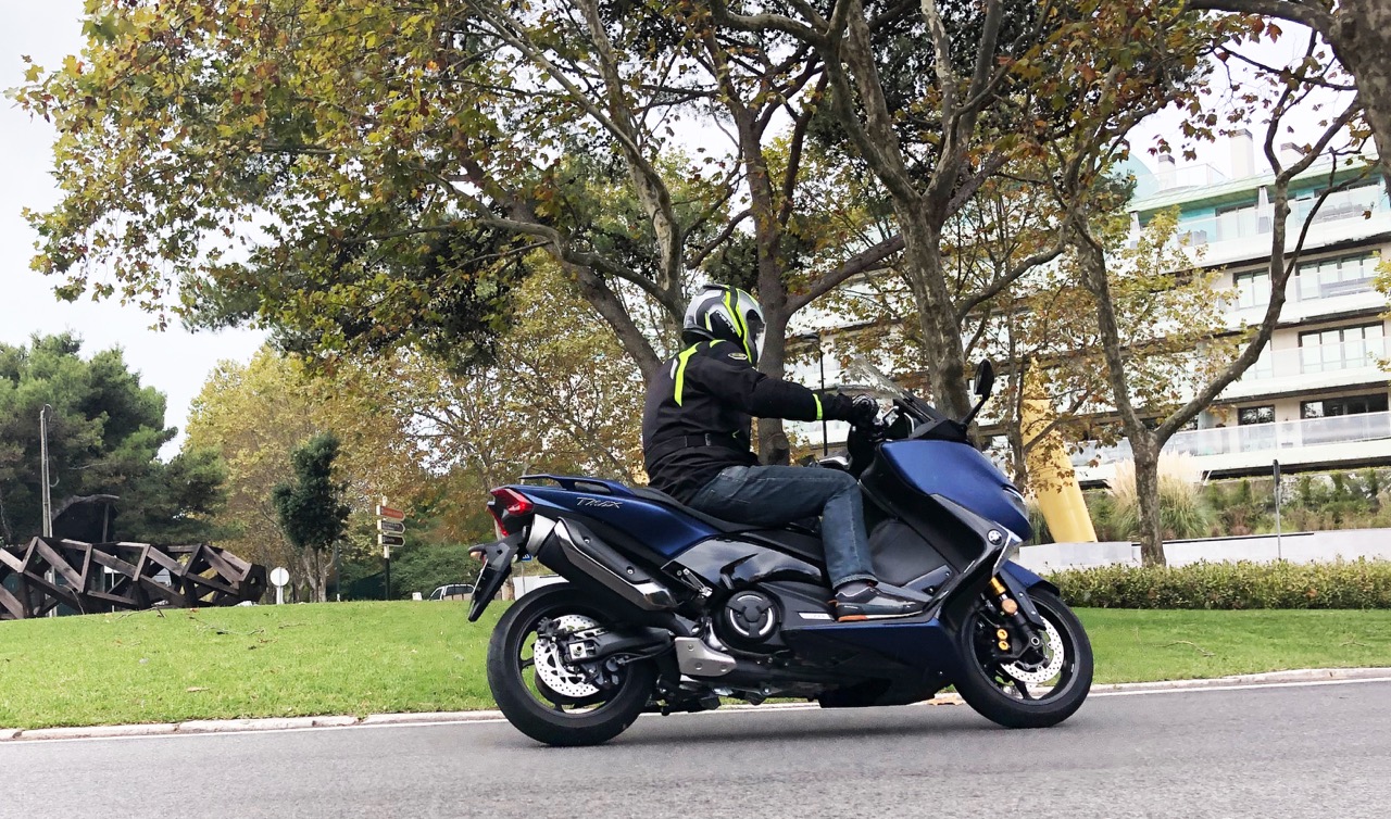 Ensaio YAMAHA TMAX 530 Versão DX 2018 – A difícil tarefa de liderar