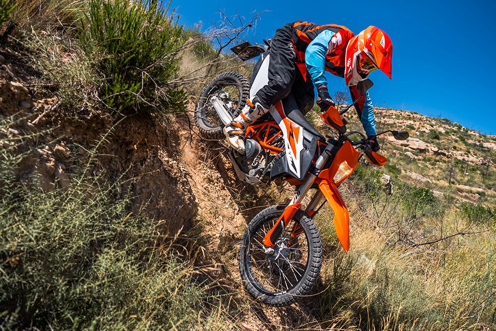 KTM 690 Enduro R de 2019 – Potencial de Moto Aventura