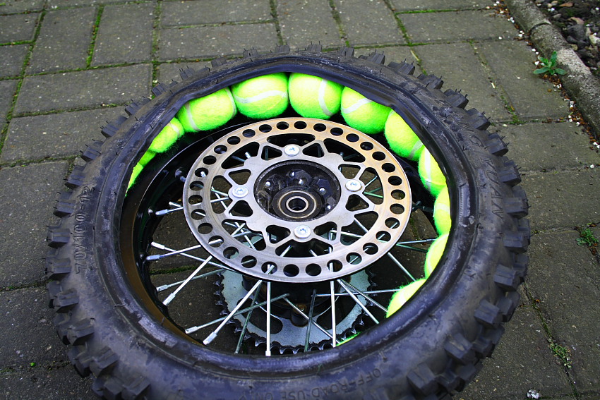 Pneus com câmara ou Tubeless ? Qual a melhor solução para motos Adventure