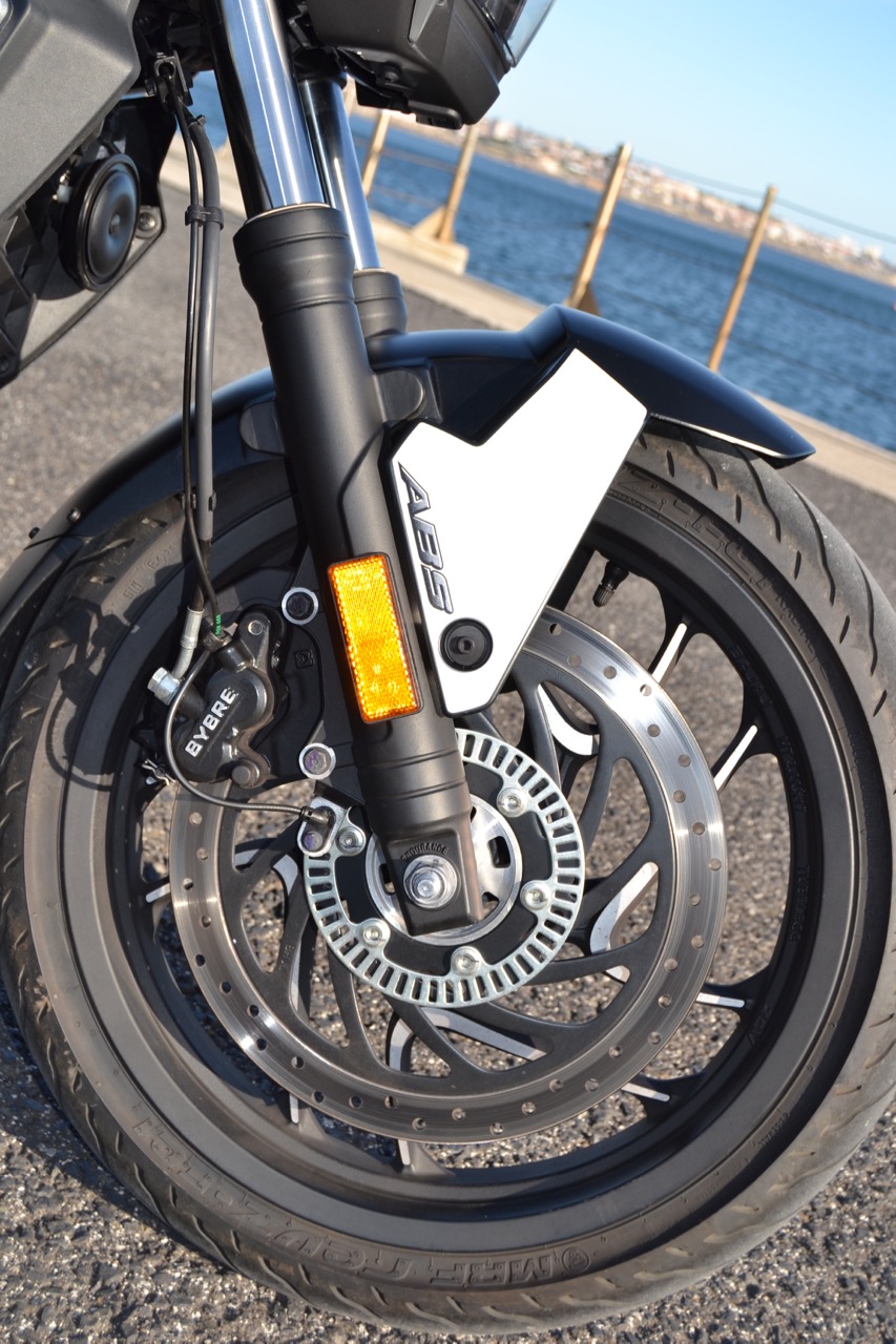 BAJAJ Dominar 400 – O gigante indiano ataca forte no segmento das cilindradas médias