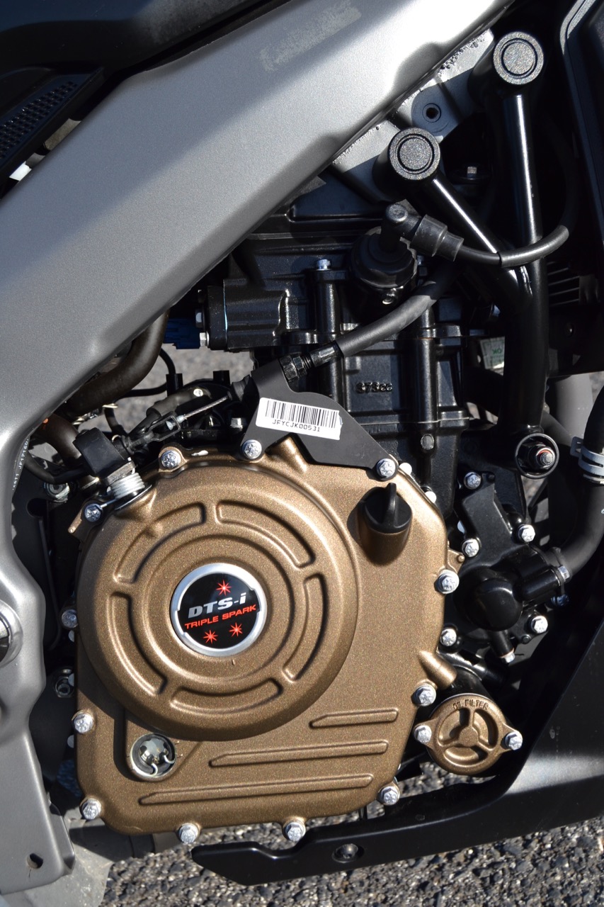 BAJAJ Dominar 400 – O gigante indiano ataca forte no segmento das cilindradas médias