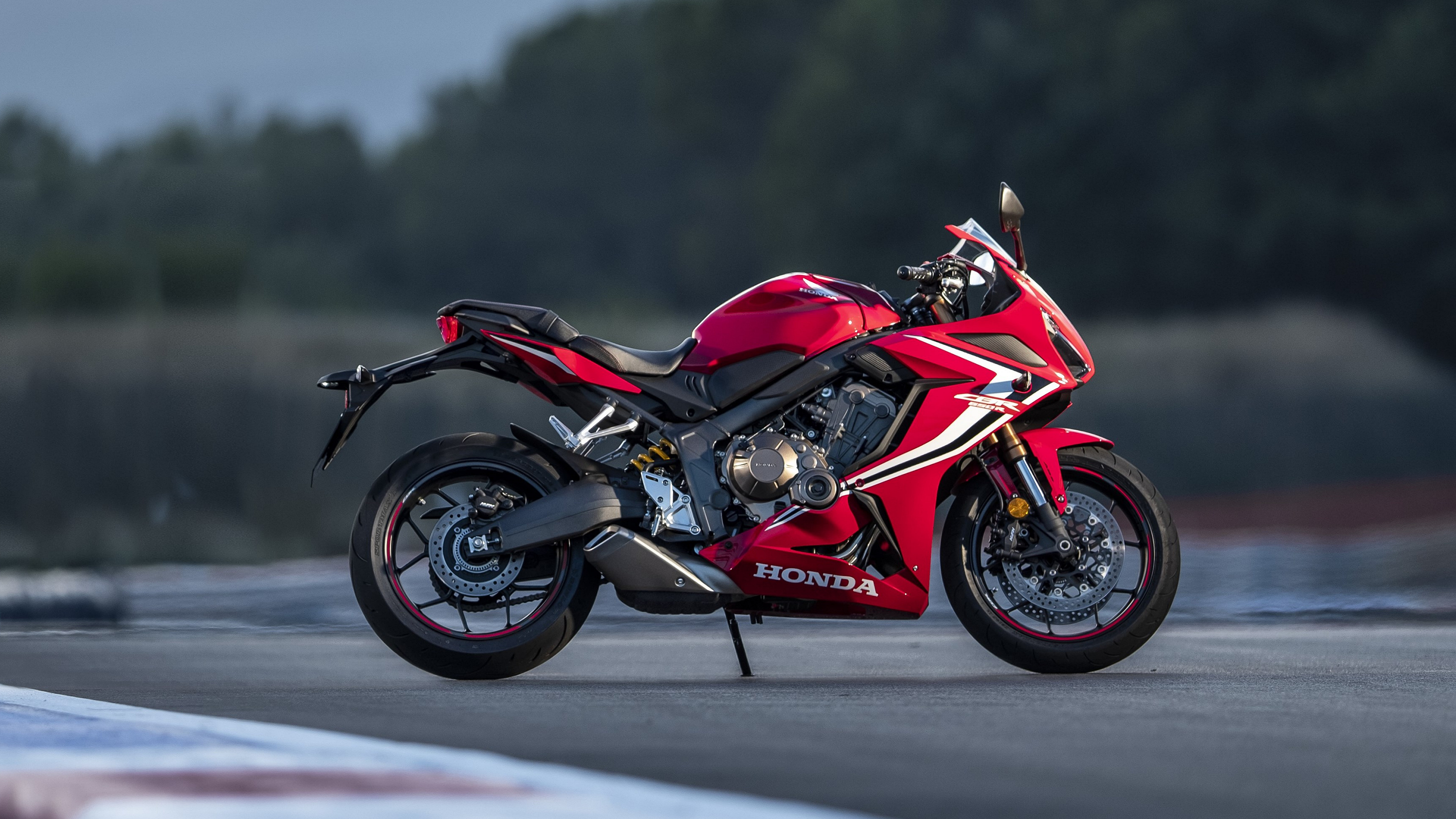 ENSAIO HONDA CBR 650R – Uma Desportiva com R de Racional