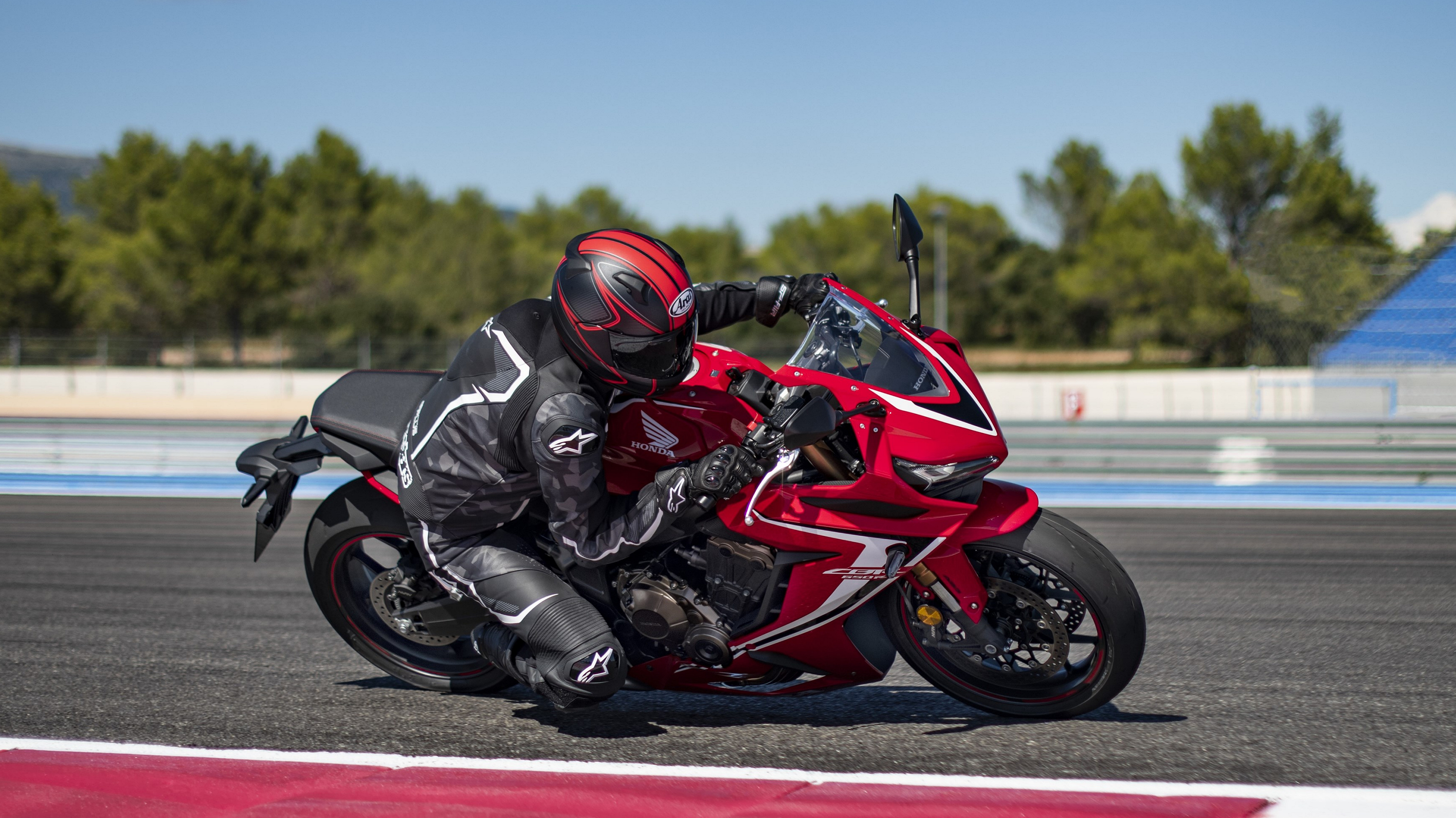 ENSAIO HONDA CBR 650R – Uma Desportiva com R de Racional