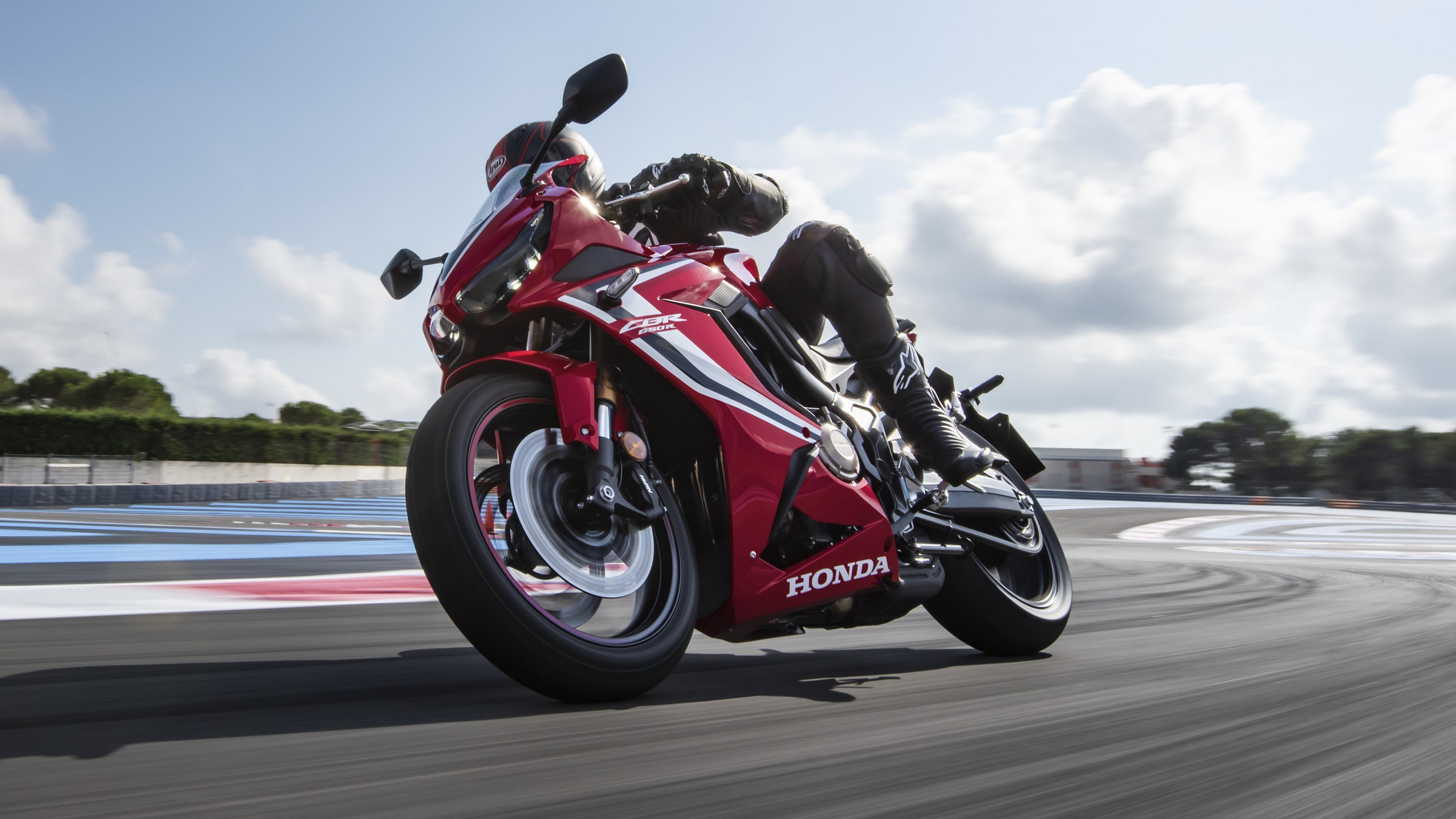 ENSAIO HONDA CBR 650R – Uma Desportiva com R de Racional