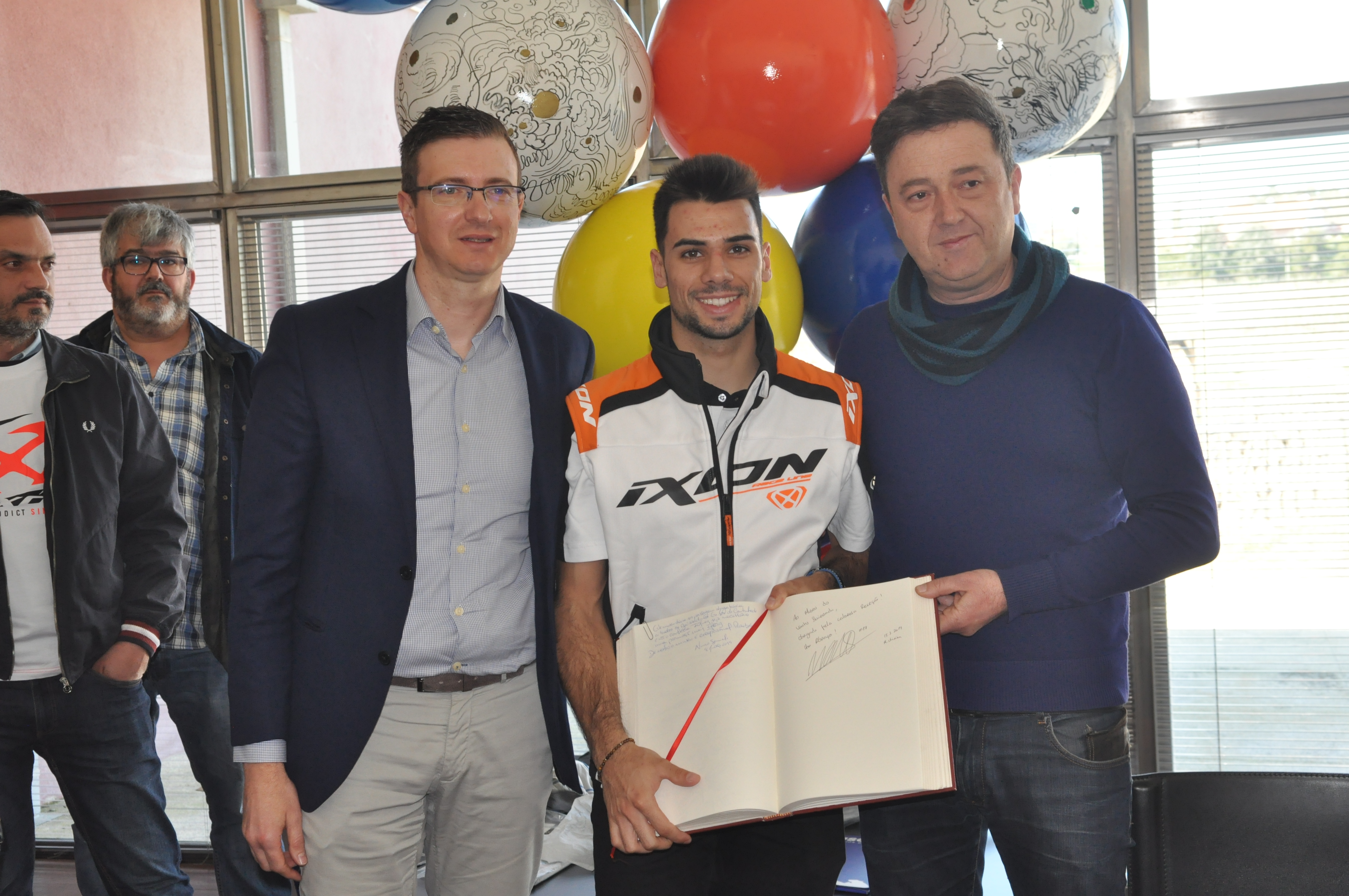 Lusomotos apresenta nova gama IXON com Miguel Oliveira