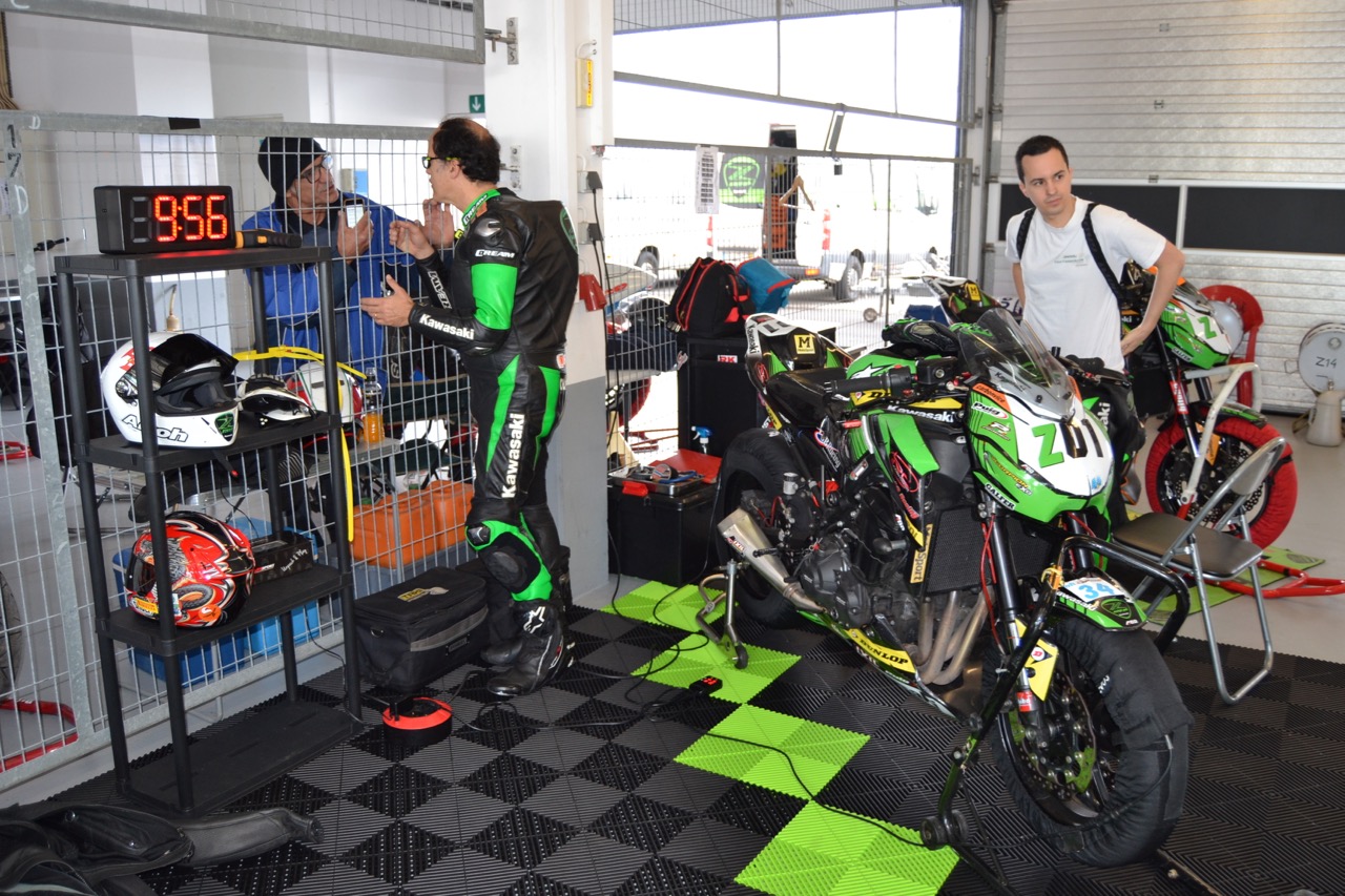 No TrackDay da Motoval ficámos a conhecer todas as Novidades do Troféu Kawasaki ZCUP 2019