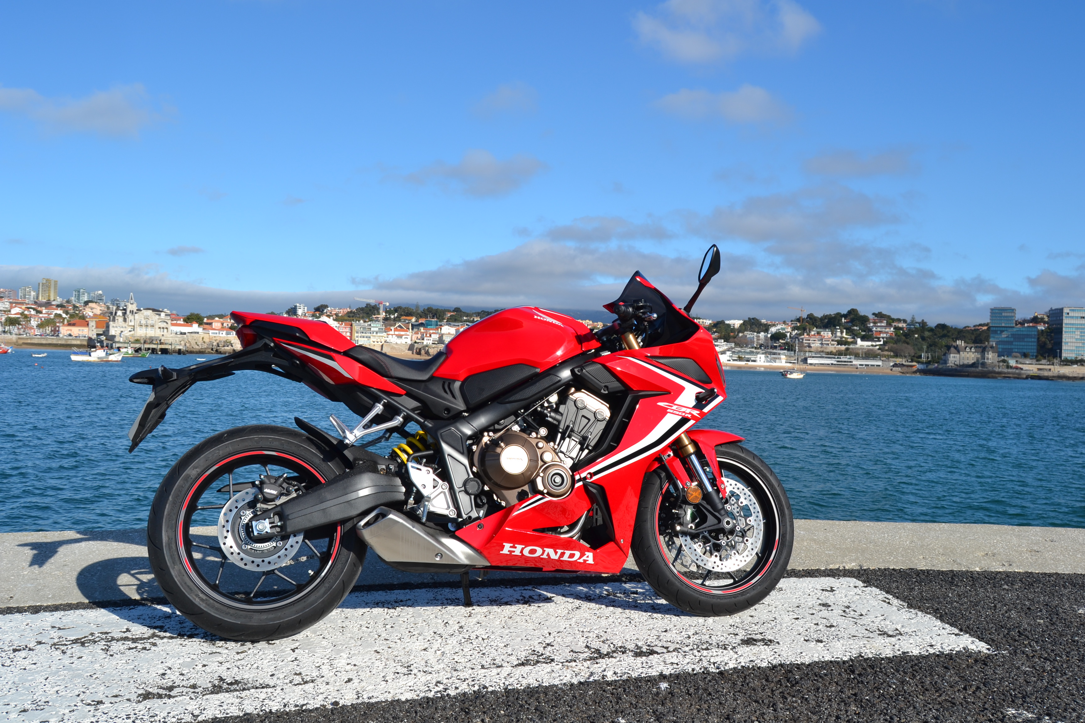 ENSAIO HONDA CBR 650R – Uma Desportiva com R de Racional