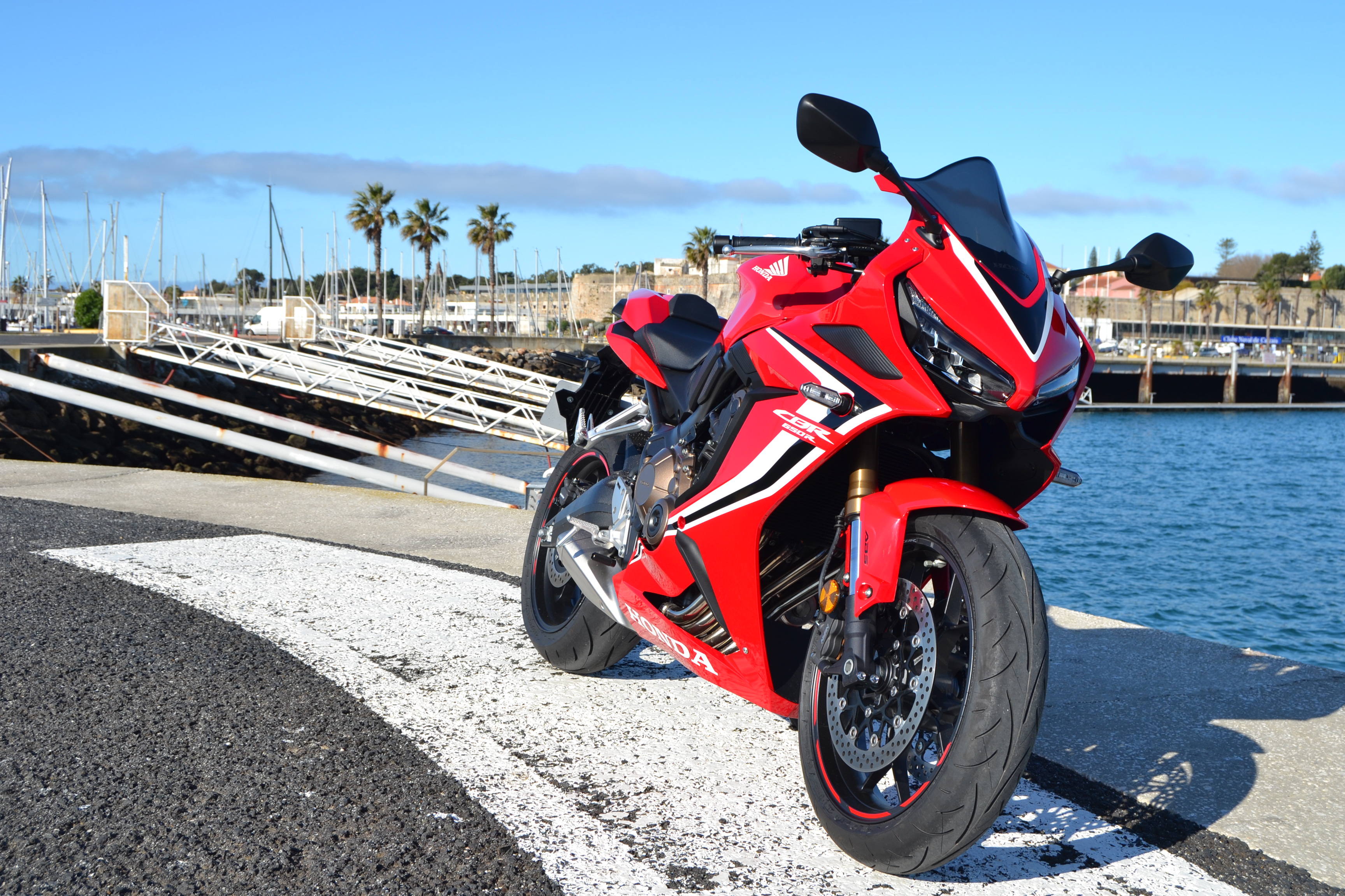 ENSAIO HONDA CBR 650R – Uma Desportiva com R de Racional