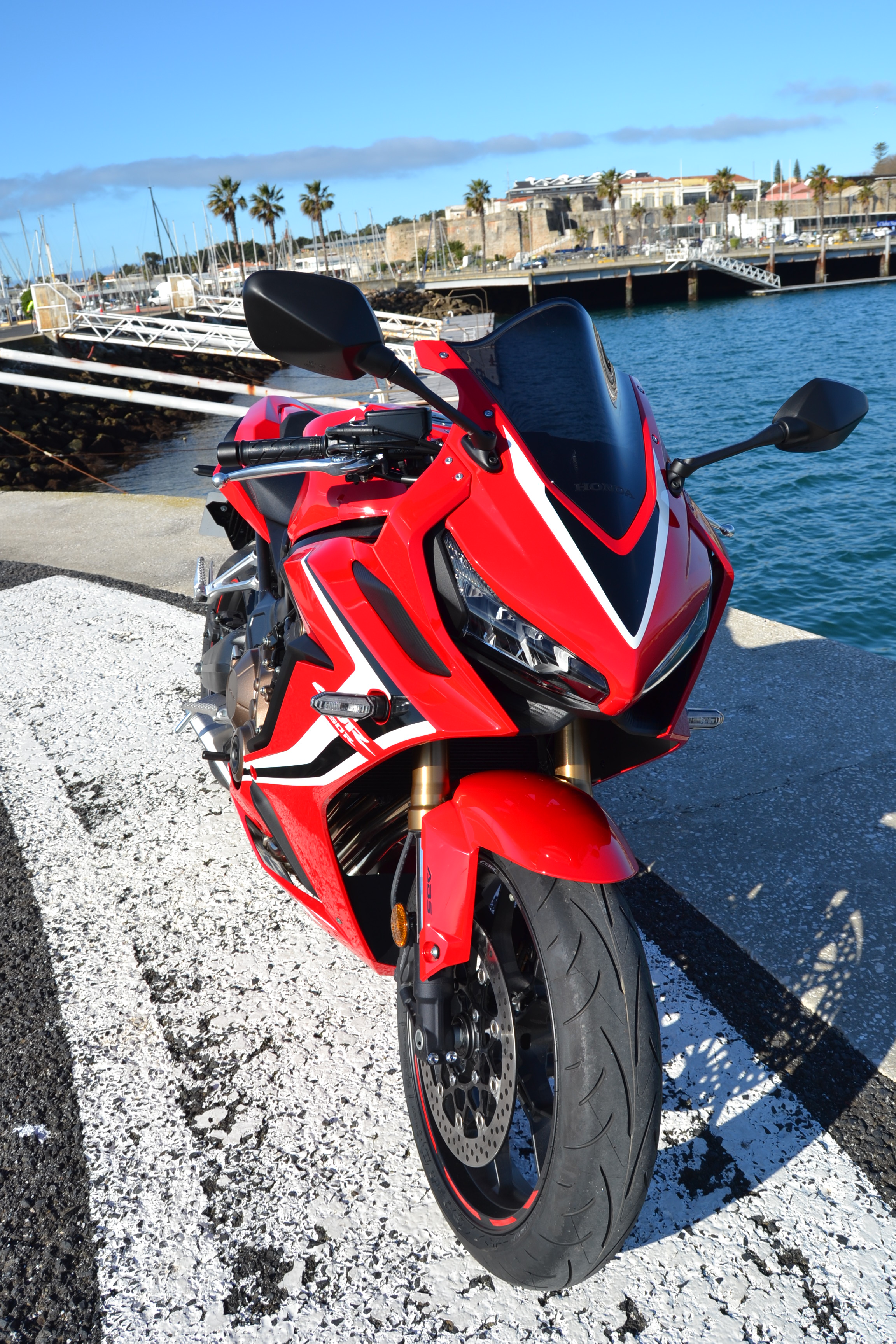 ENSAIO HONDA CBR 650R – Uma Desportiva com R de Racional