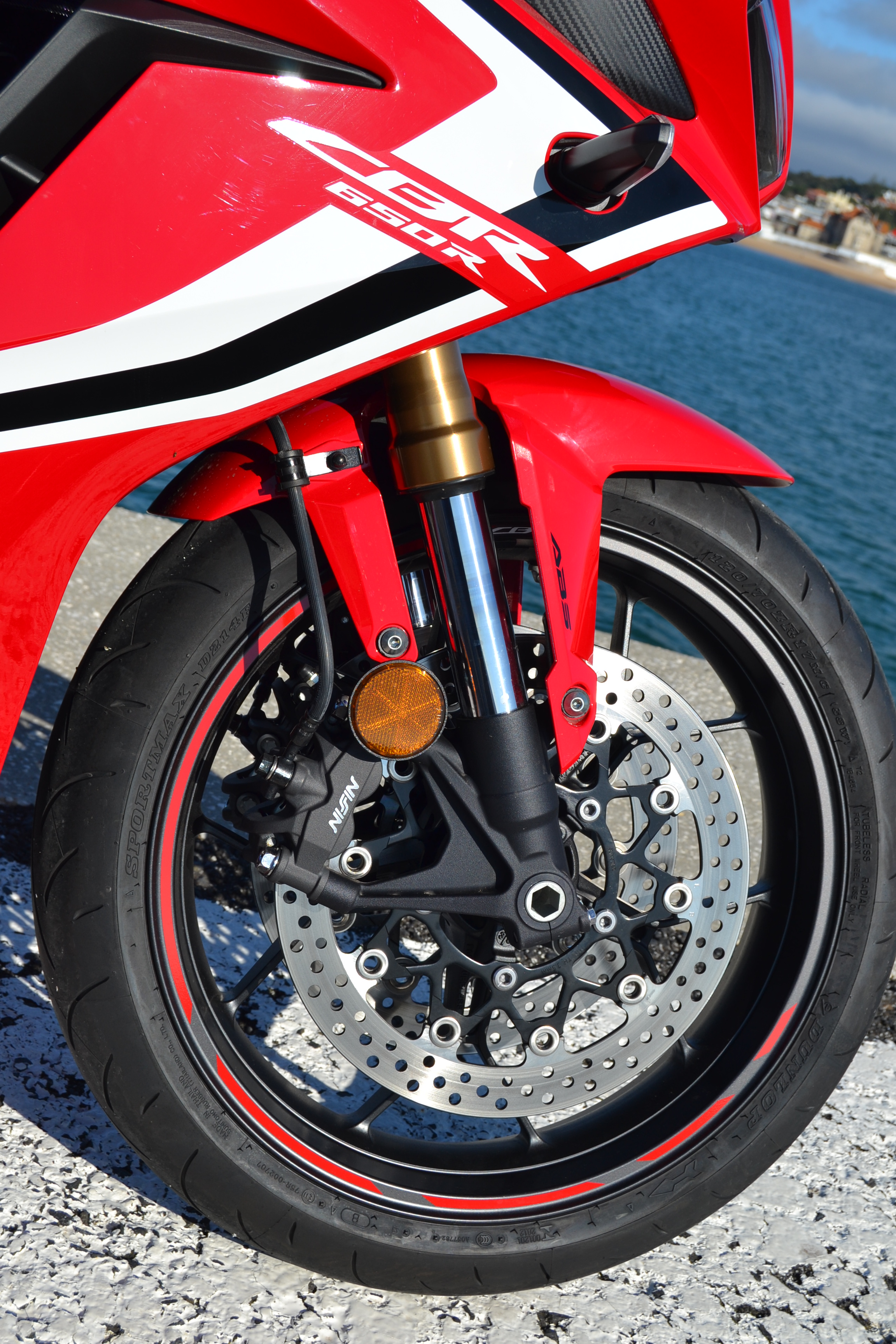 ENSAIO HONDA CBR 650R – Uma Desportiva com R de Racional