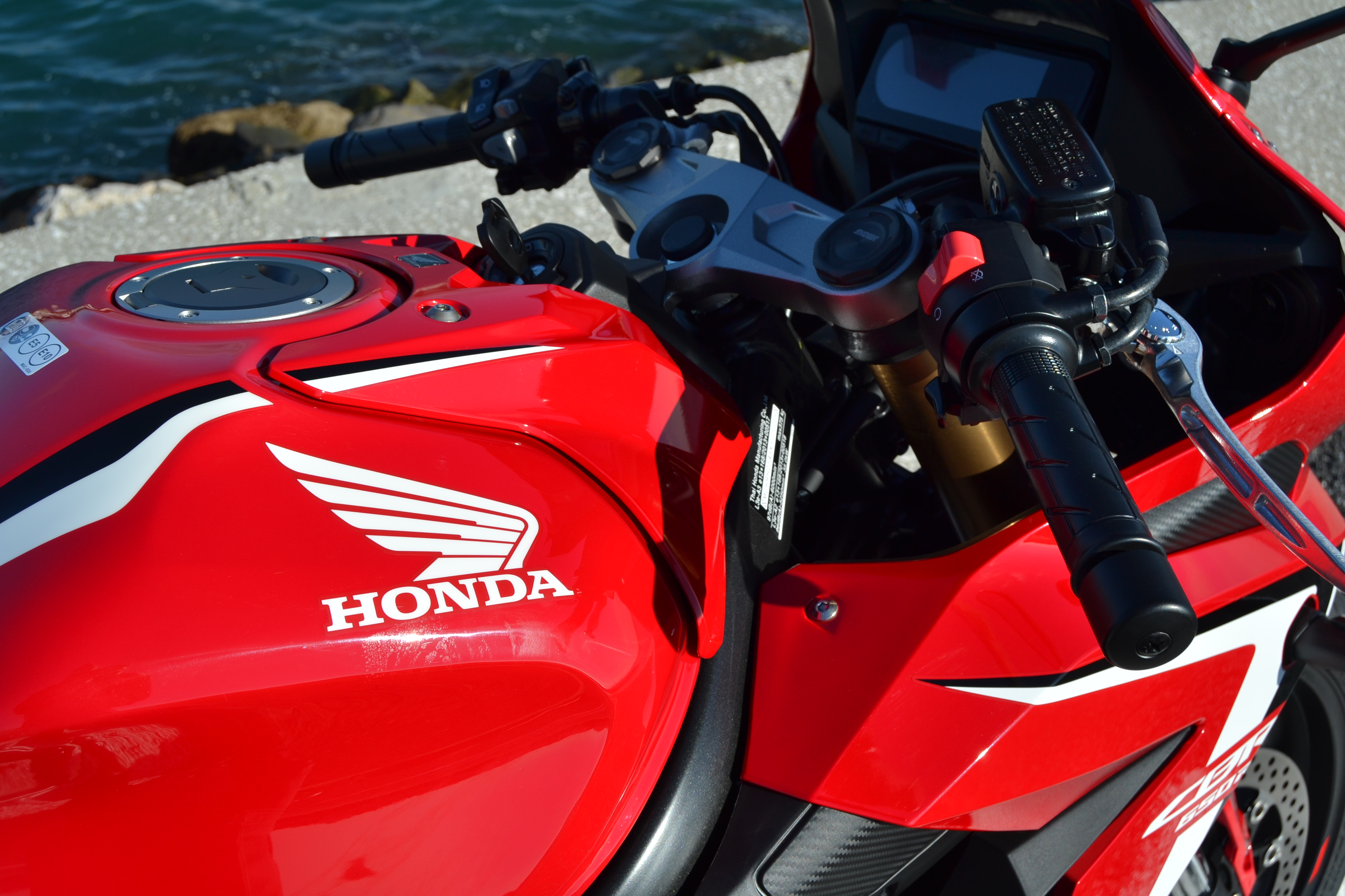 ENSAIO HONDA CBR 650R – Uma Desportiva com R de Racional