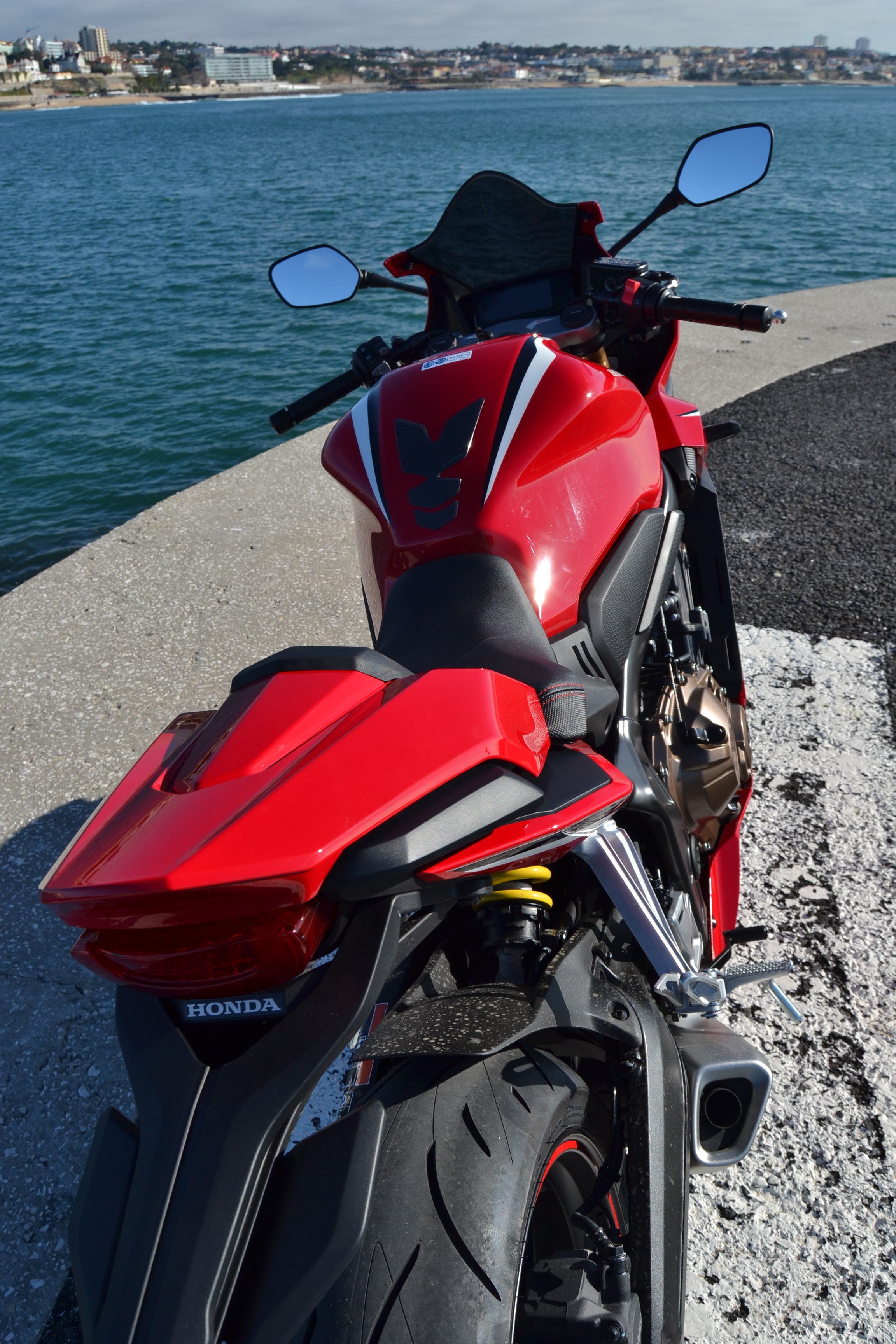 ENSAIO HONDA CBR 650R – Uma Desportiva com R de Racional