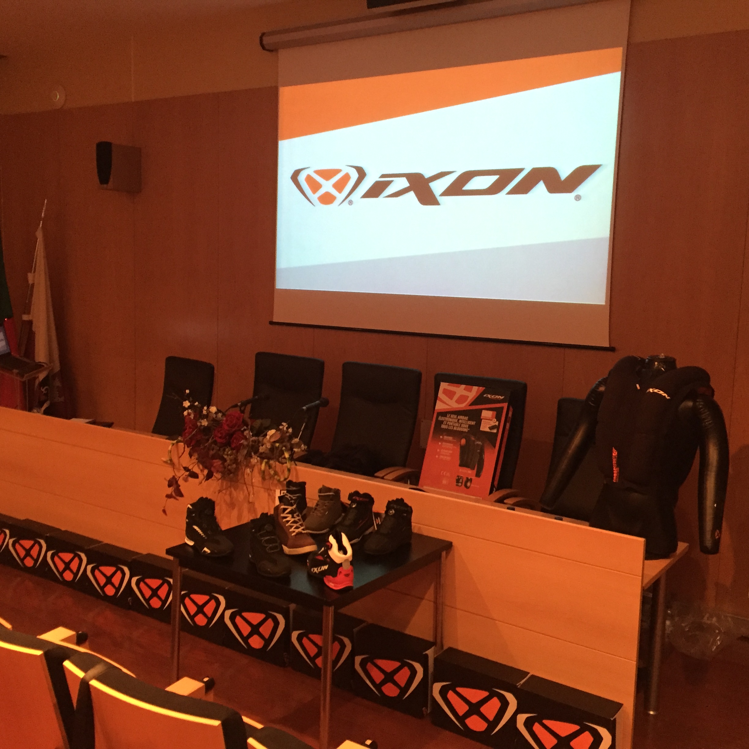 Lusomotos apresenta nova gama IXON com Miguel Oliveira