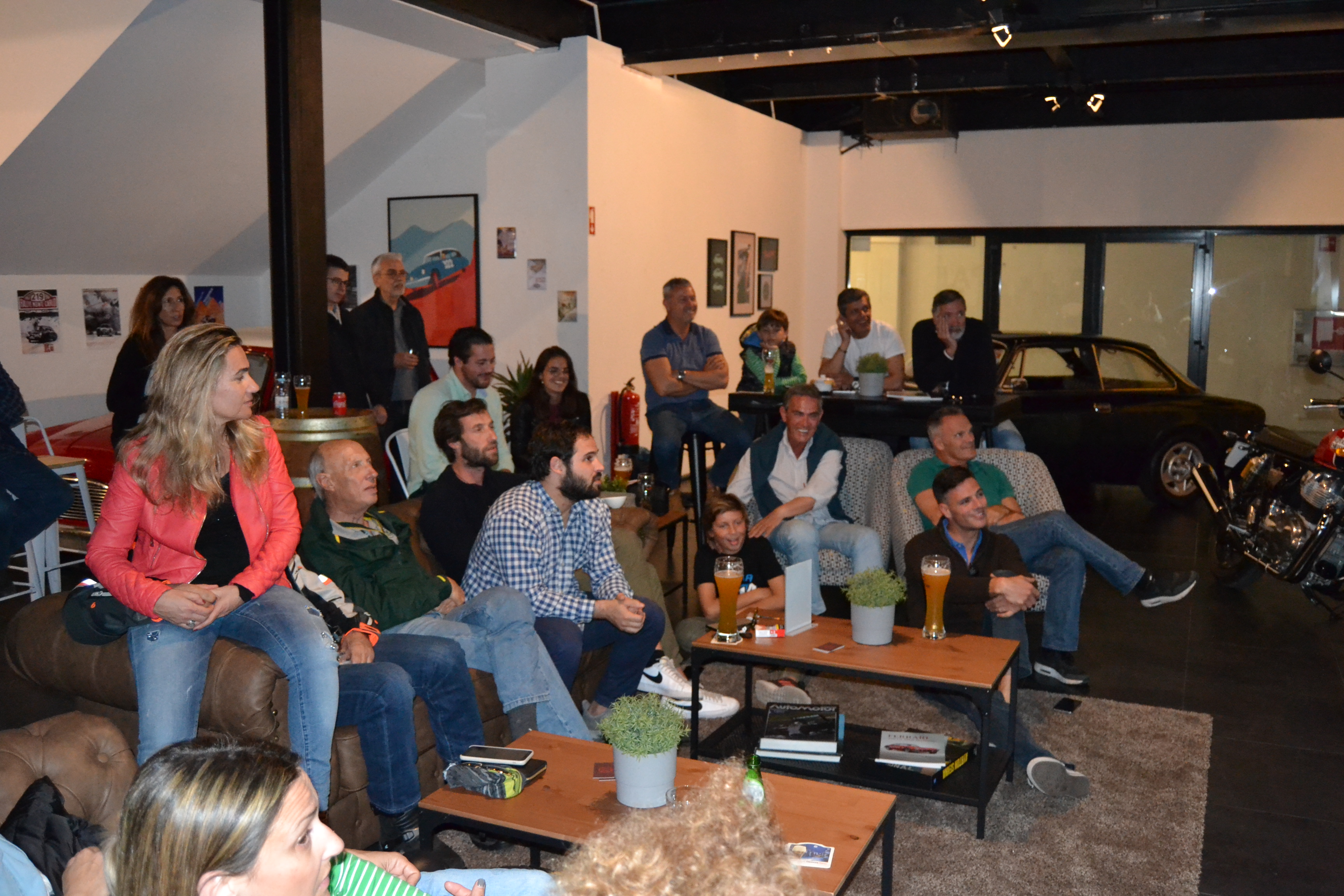 Ontem no Paddock Café na Marina de Cascais convidados e amigos assistiram ao Grande Prémio da Argentina