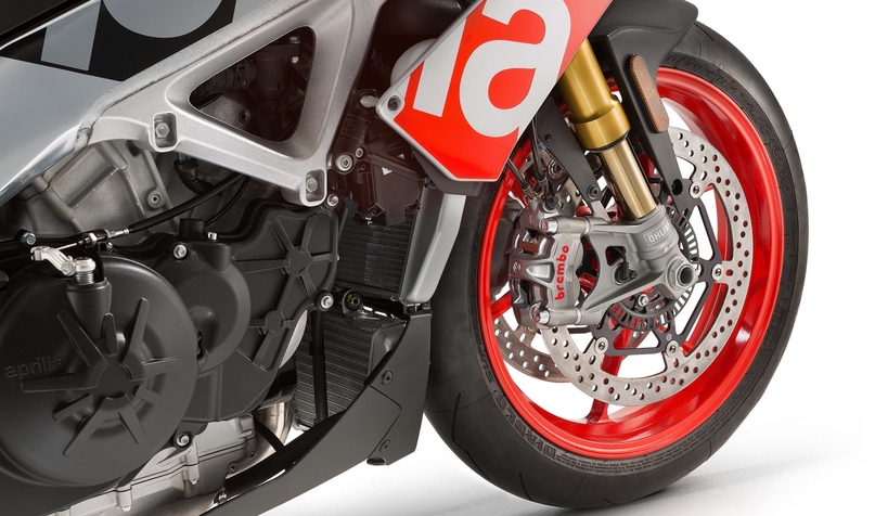 Aprilia Tuono V4 1000 Factory – Uma Superbike Naked