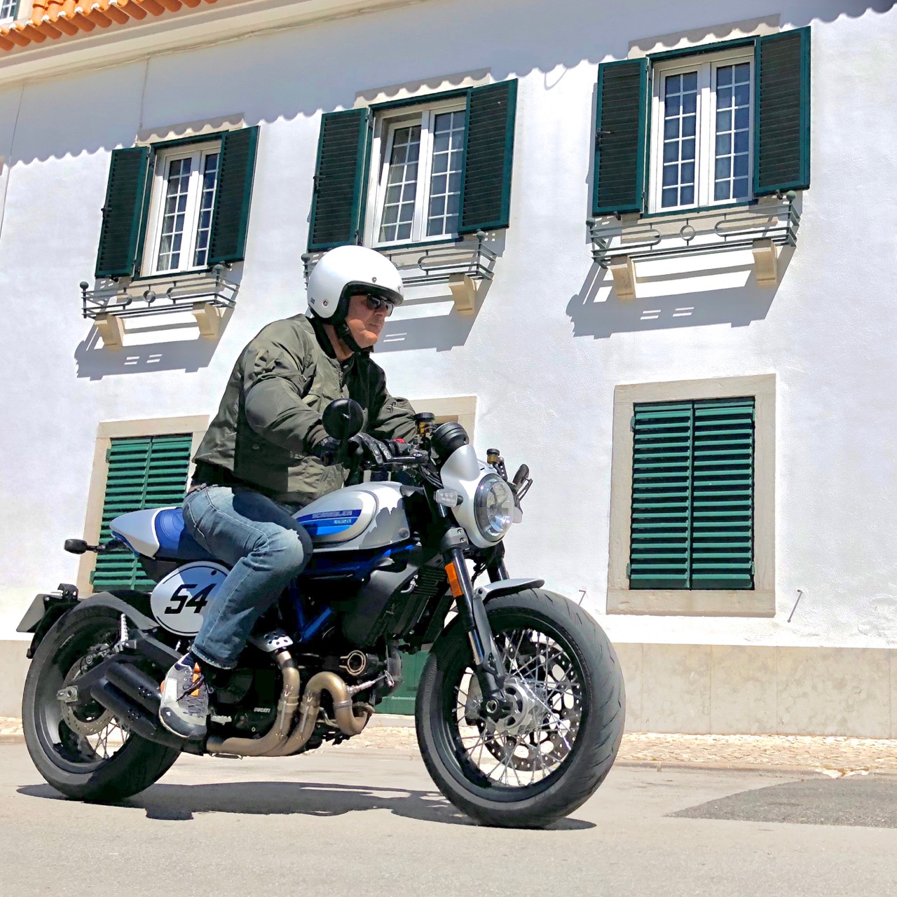 Ensaio Scrambler Ducati Café Racer 2019 – Digna herdeira do estilo “Café Racer”
