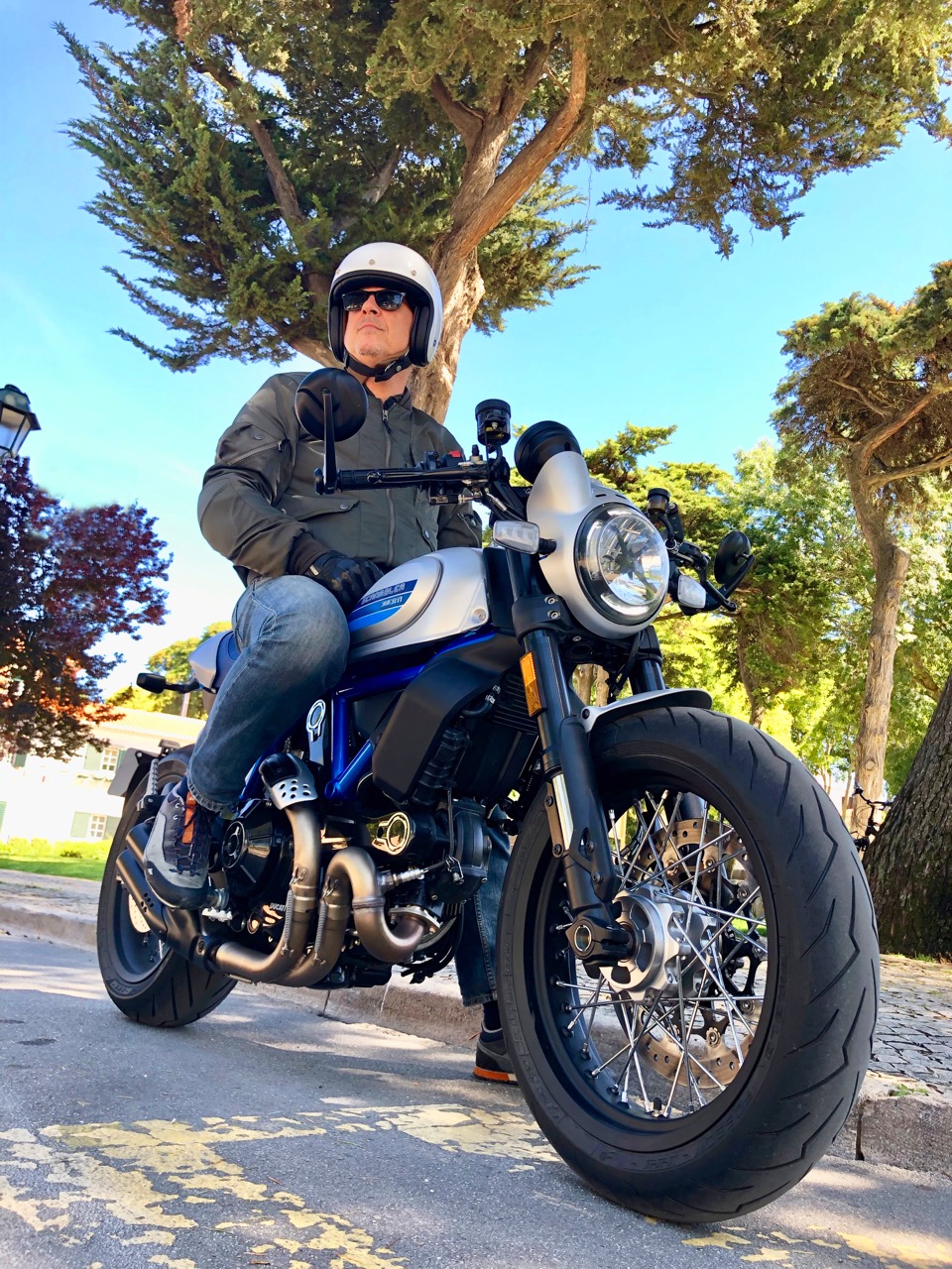 Ensaio Scrambler Ducati Café Racer 2019 – Digna herdeira do estilo “Café Racer”