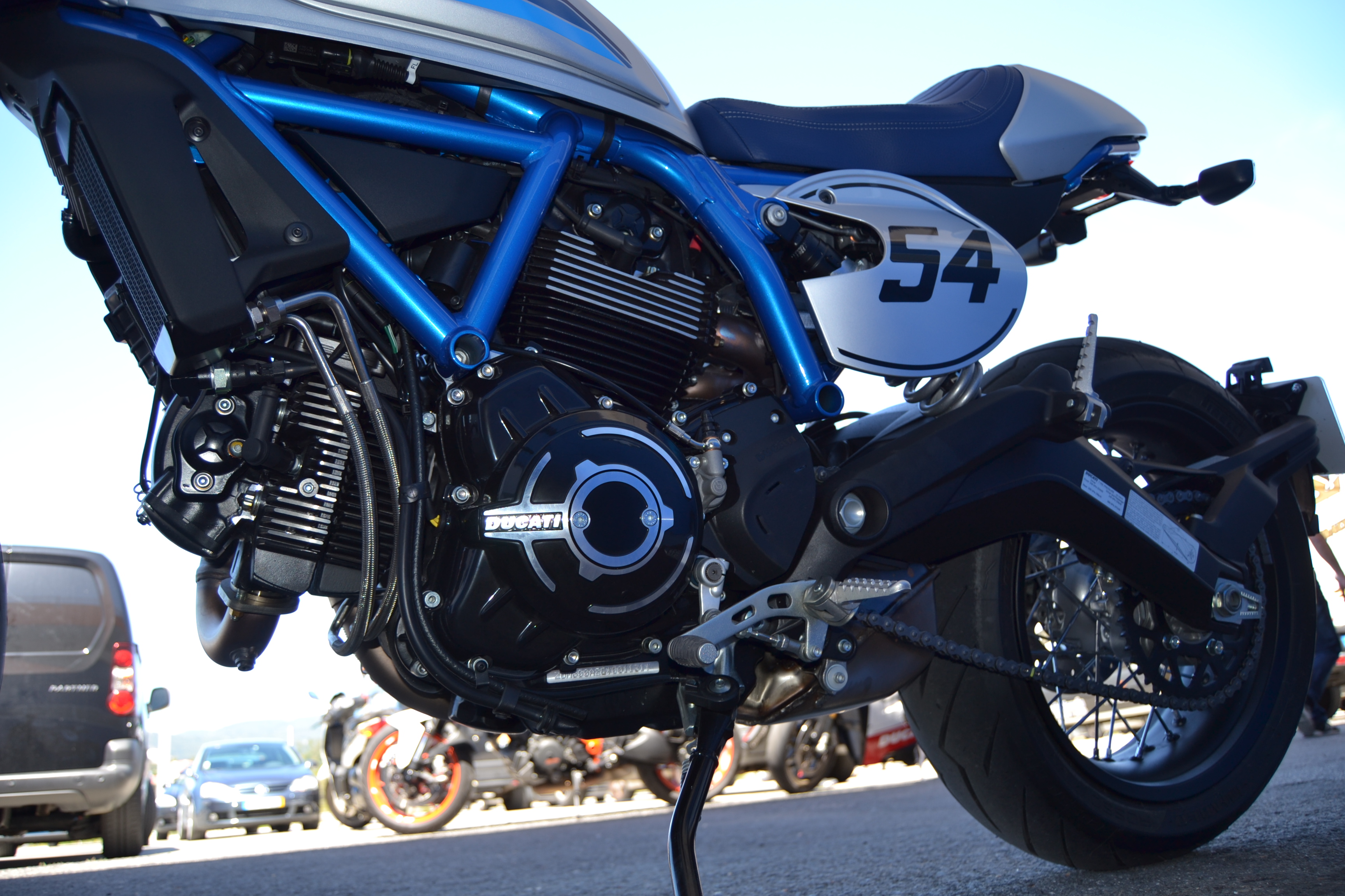 Ensaio Scrambler Ducati Café Racer 2019 – Digna herdeira do estilo “Café Racer”
