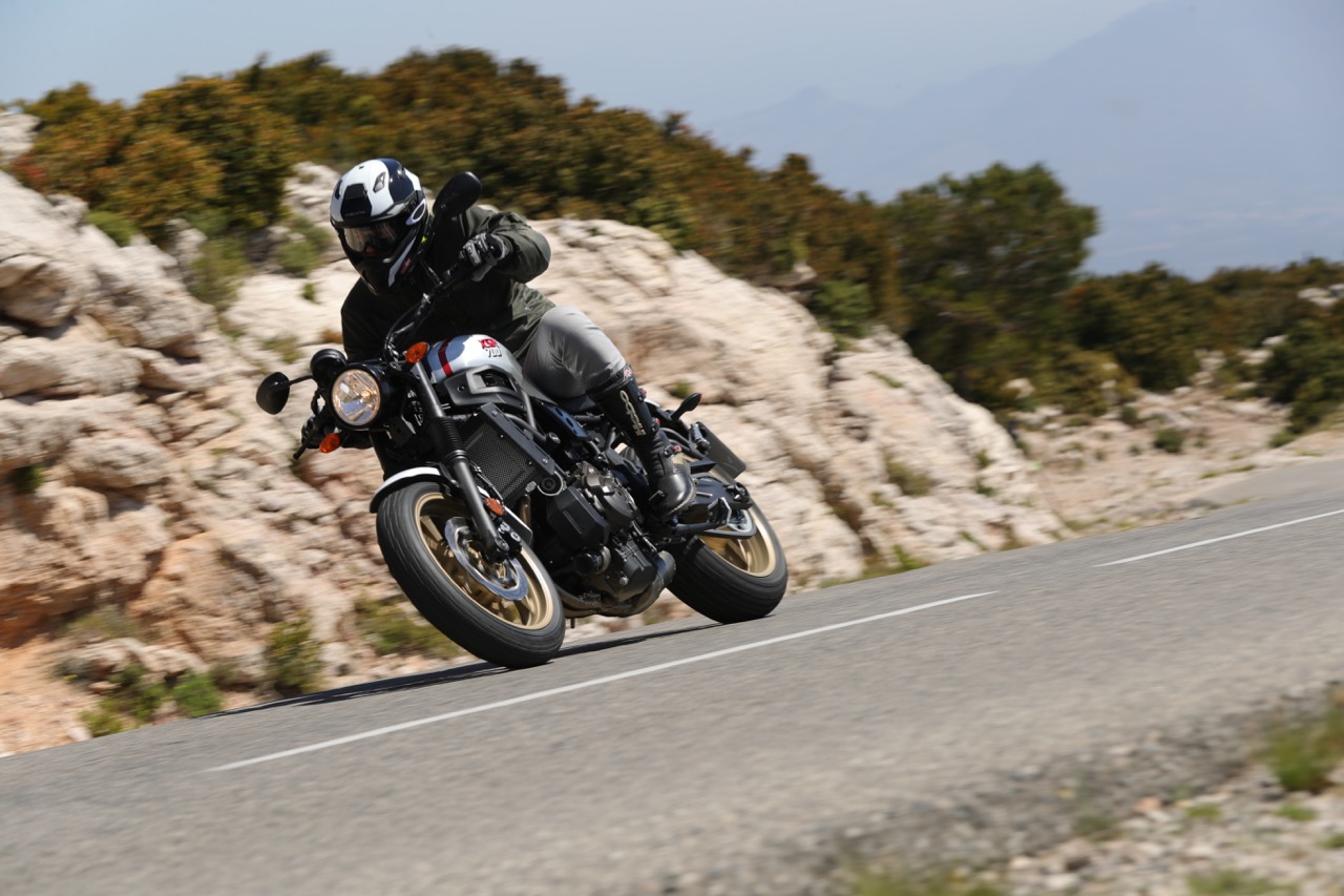 Ensaio Yamaha XSR 700 XTribute – Tributo à mítica Yamaha XT 500