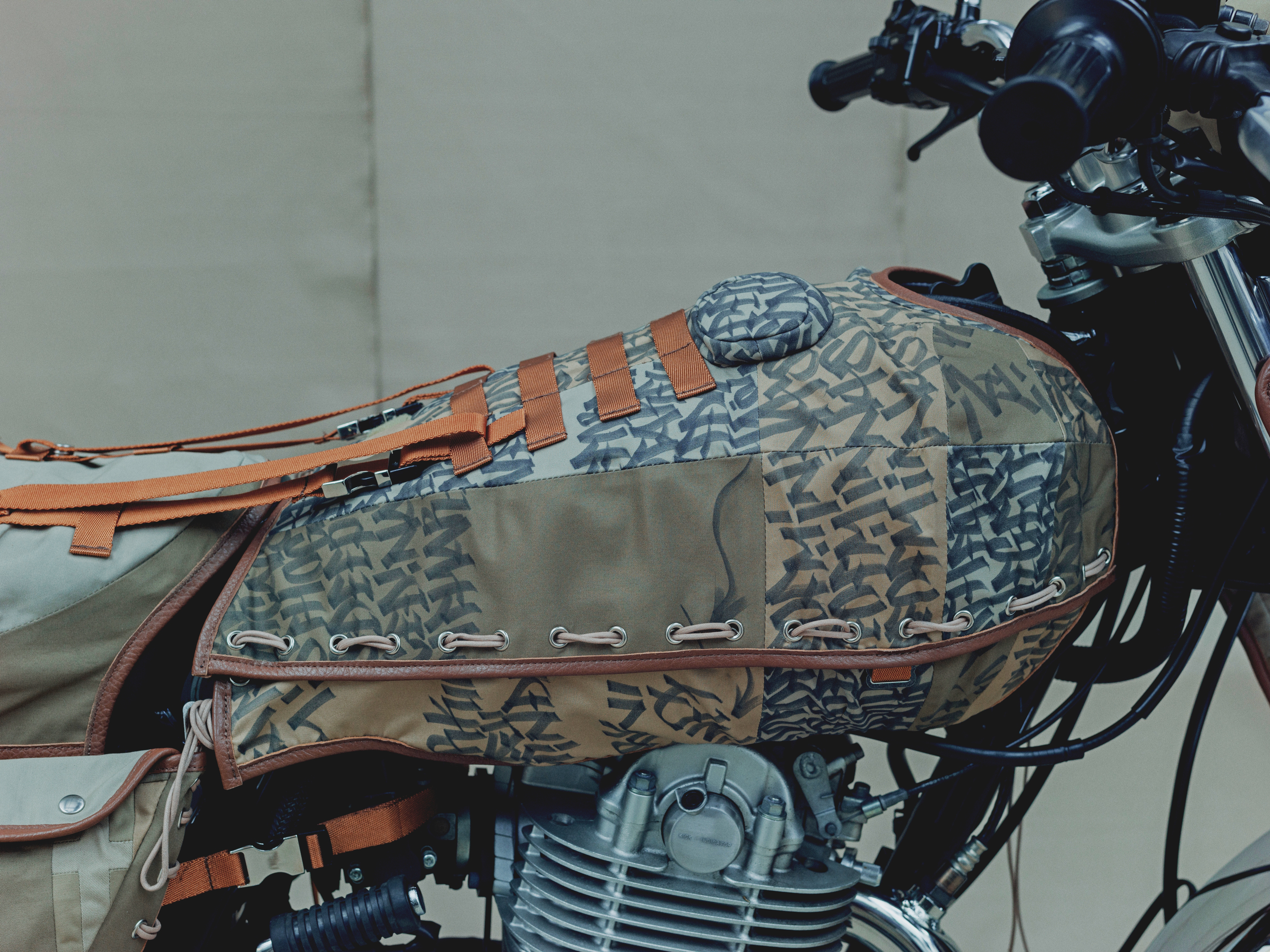 Designer de moda japonês inspira-se na filosofia de desenvolvimento Jinki Kanno da Yamaha Motor.