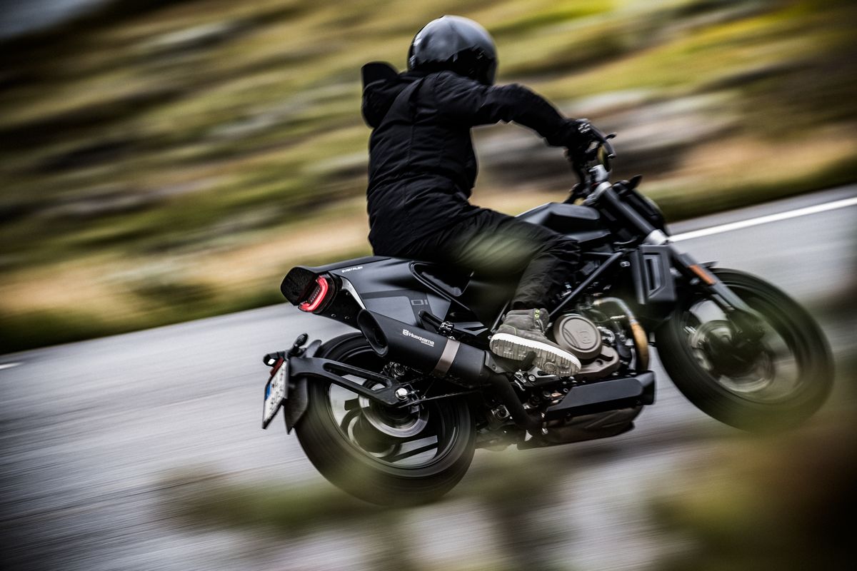 Ensaio Husqvarna Svartpilen 701 – Uma Flat Tracker para “duros”