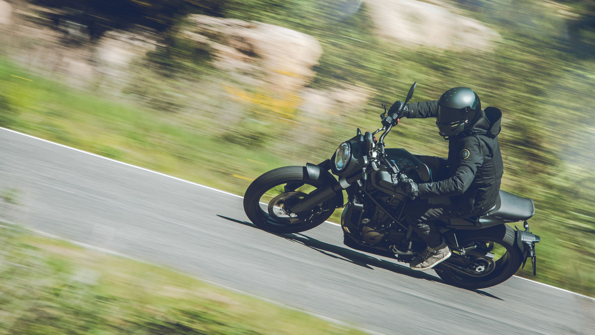 Ensaio Husqvarna Svartpilen 701 – Uma Flat Tracker para “duros”