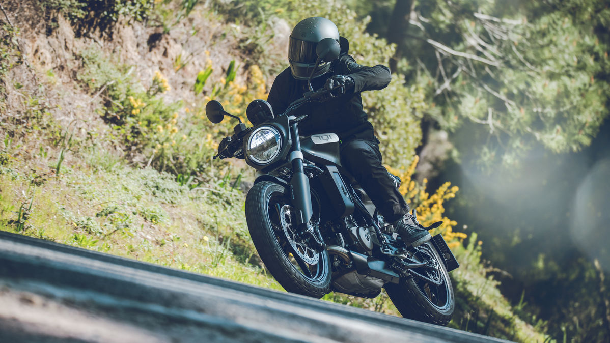 Ensaio Husqvarna Svartpilen 701 – Uma Flat Tracker para “duros”