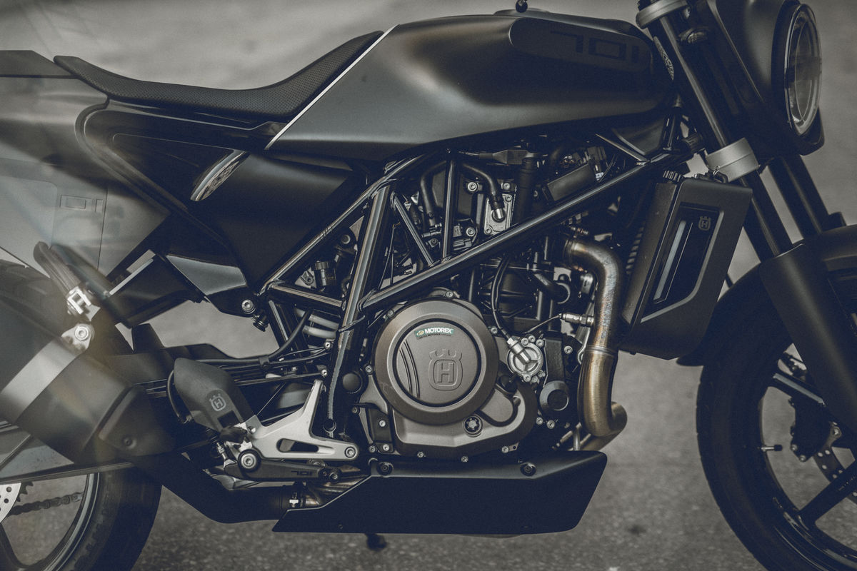 Ensaio Husqvarna Svartpilen 701 – Uma Flat Tracker para “duros”