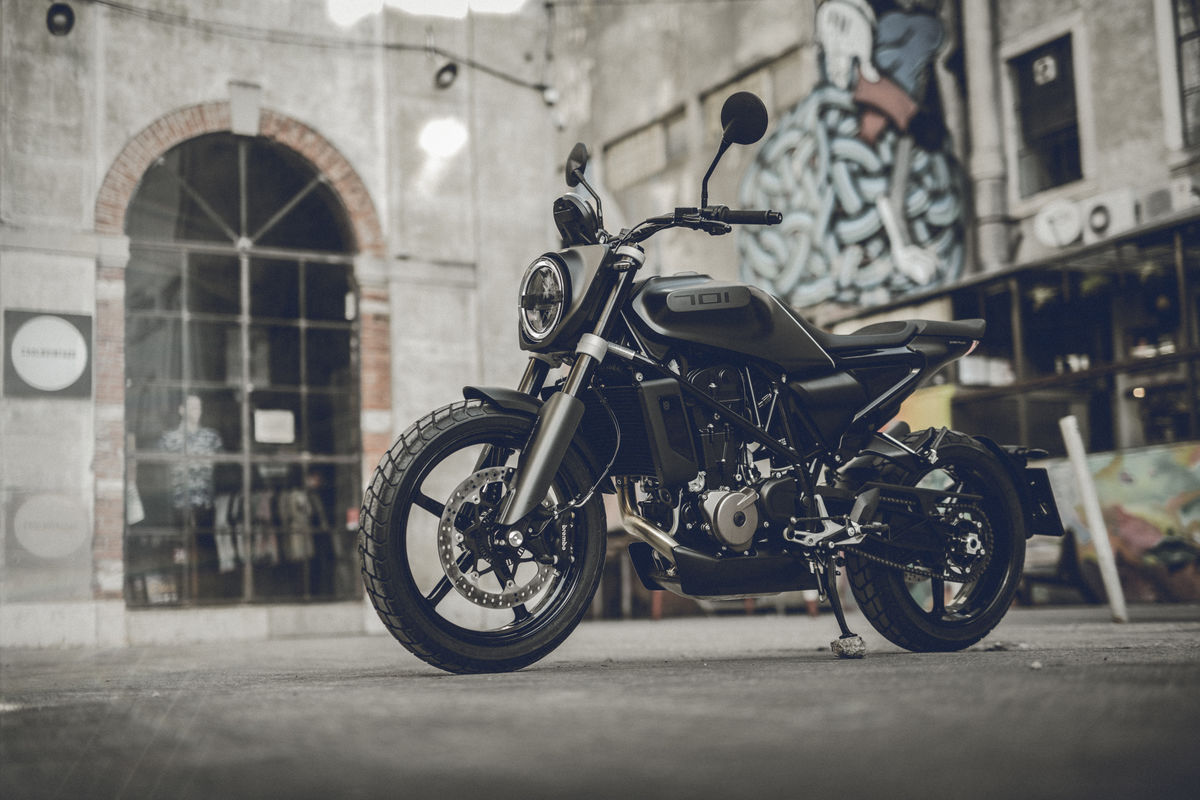 Ensaio Husqvarna Svartpilen 701 – Uma Flat Tracker para “duros”