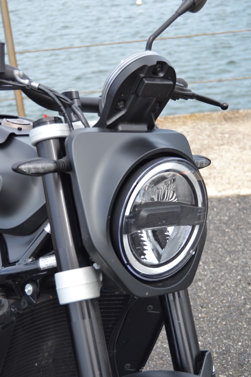 Ensaio Husqvarna Svartpilen 701 – Uma Flat Tracker para “duros”