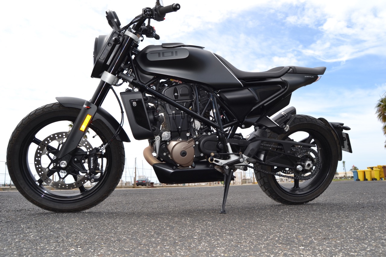 Ensaio Husqvarna Svartpilen 701 – Uma Flat Tracker para “duros”