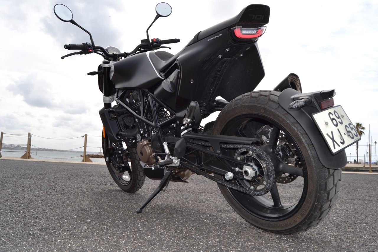 Ensaio Husqvarna Svartpilen 701 – Uma Flat Tracker para “duros”