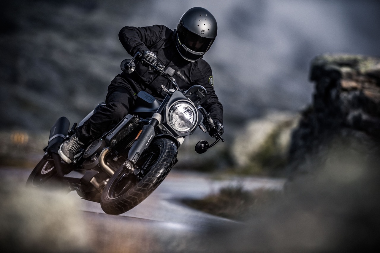 Ensaio Husqvarna Svartpilen 701 – Uma Flat Tracker para “duros”