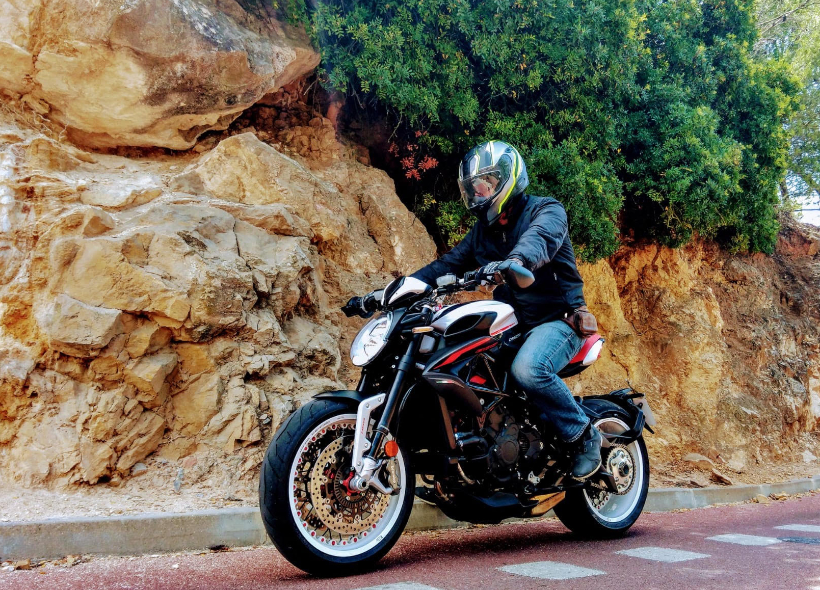 Ensaio MV Agusta Dragster 800 RR de 2019