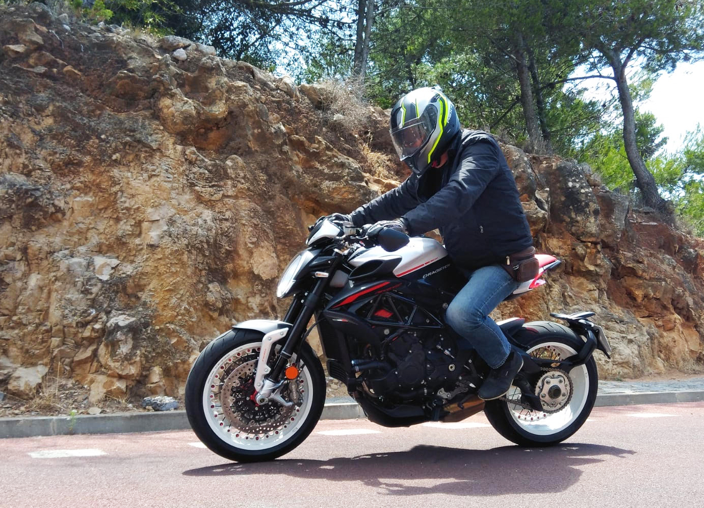 Ensaio MV Agusta Dragster 800 RR de 2019