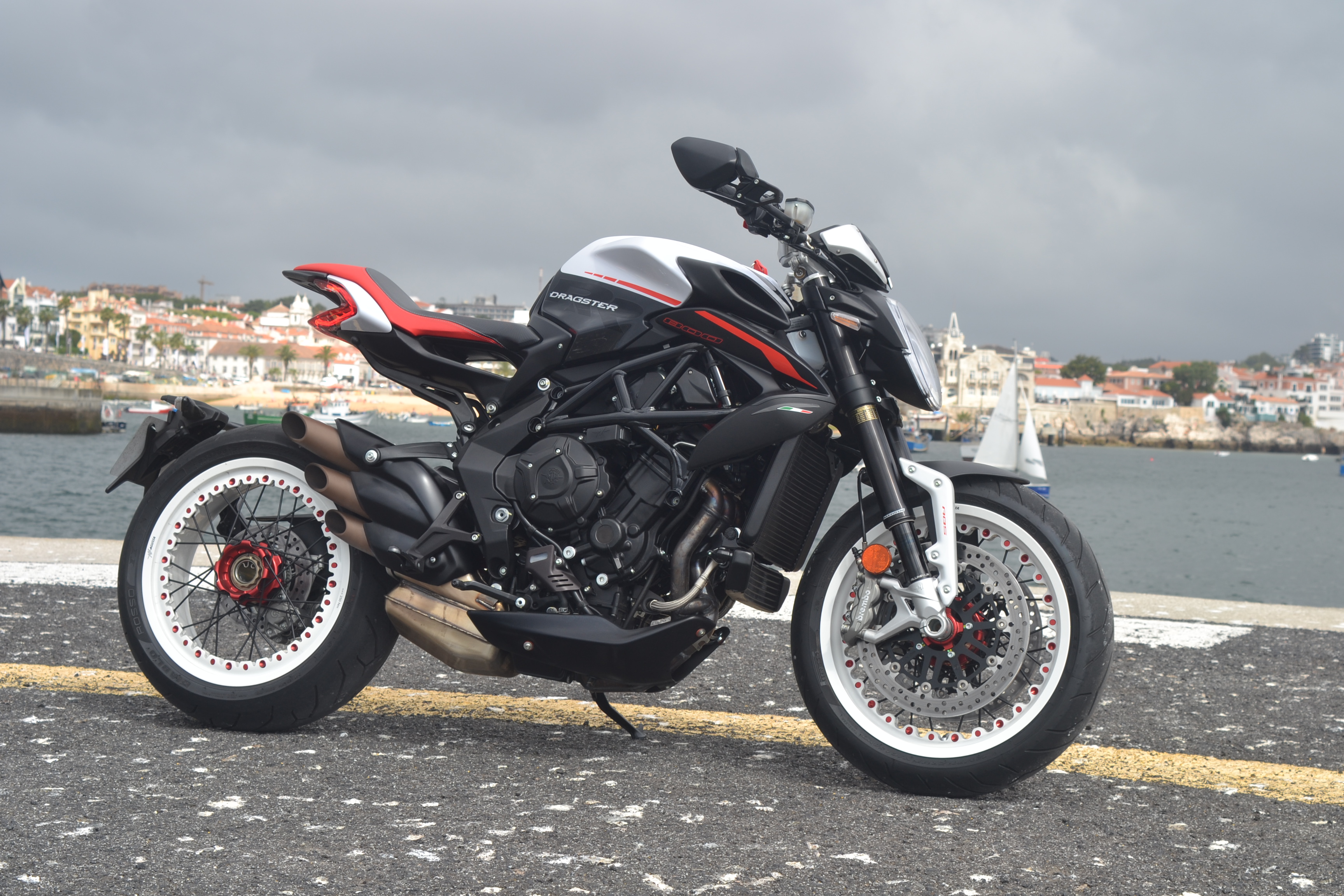 Ensaio MV Agusta Dragster 800 RR de 2019