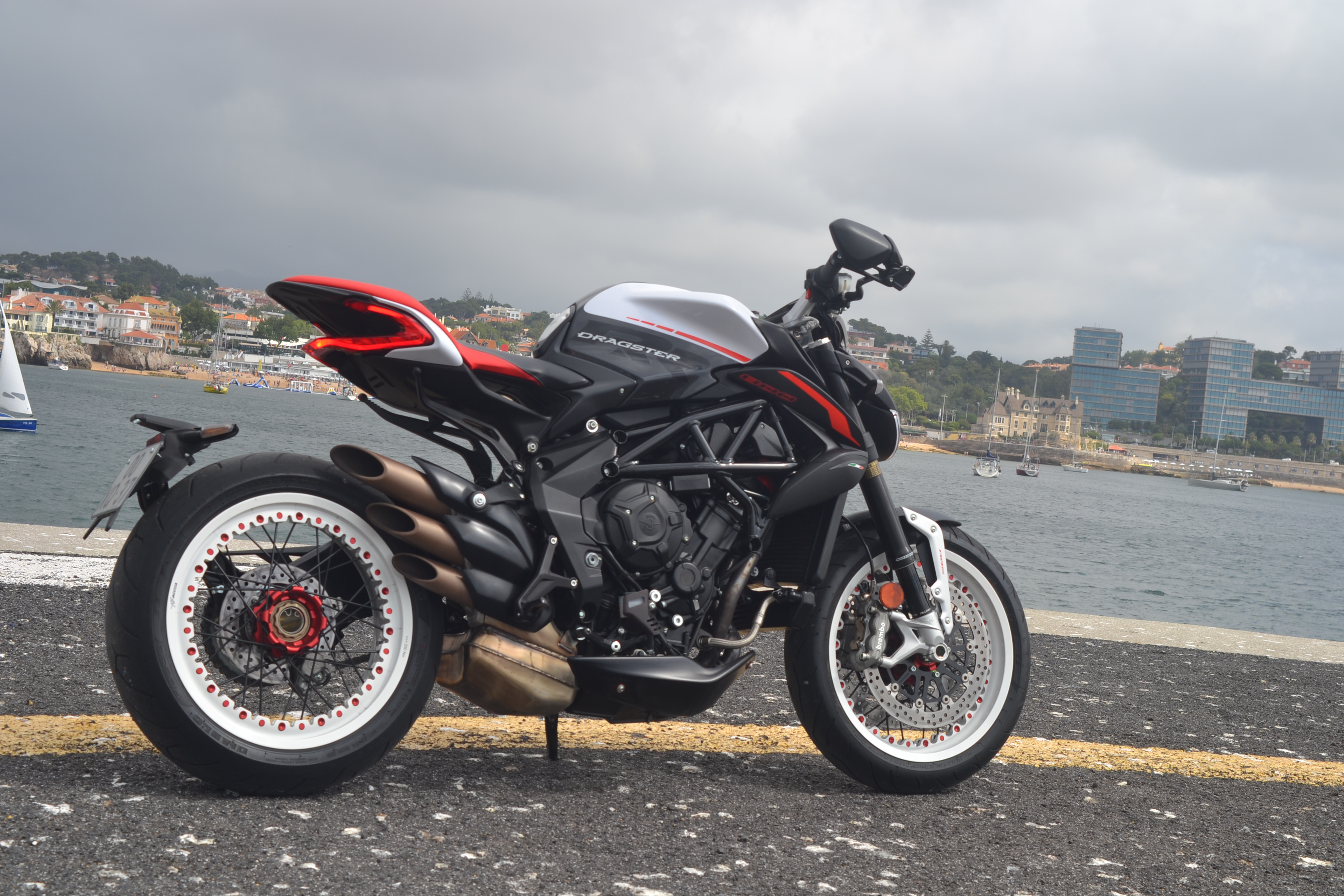 Ensaio MV Agusta Dragster 800 RR de 2019