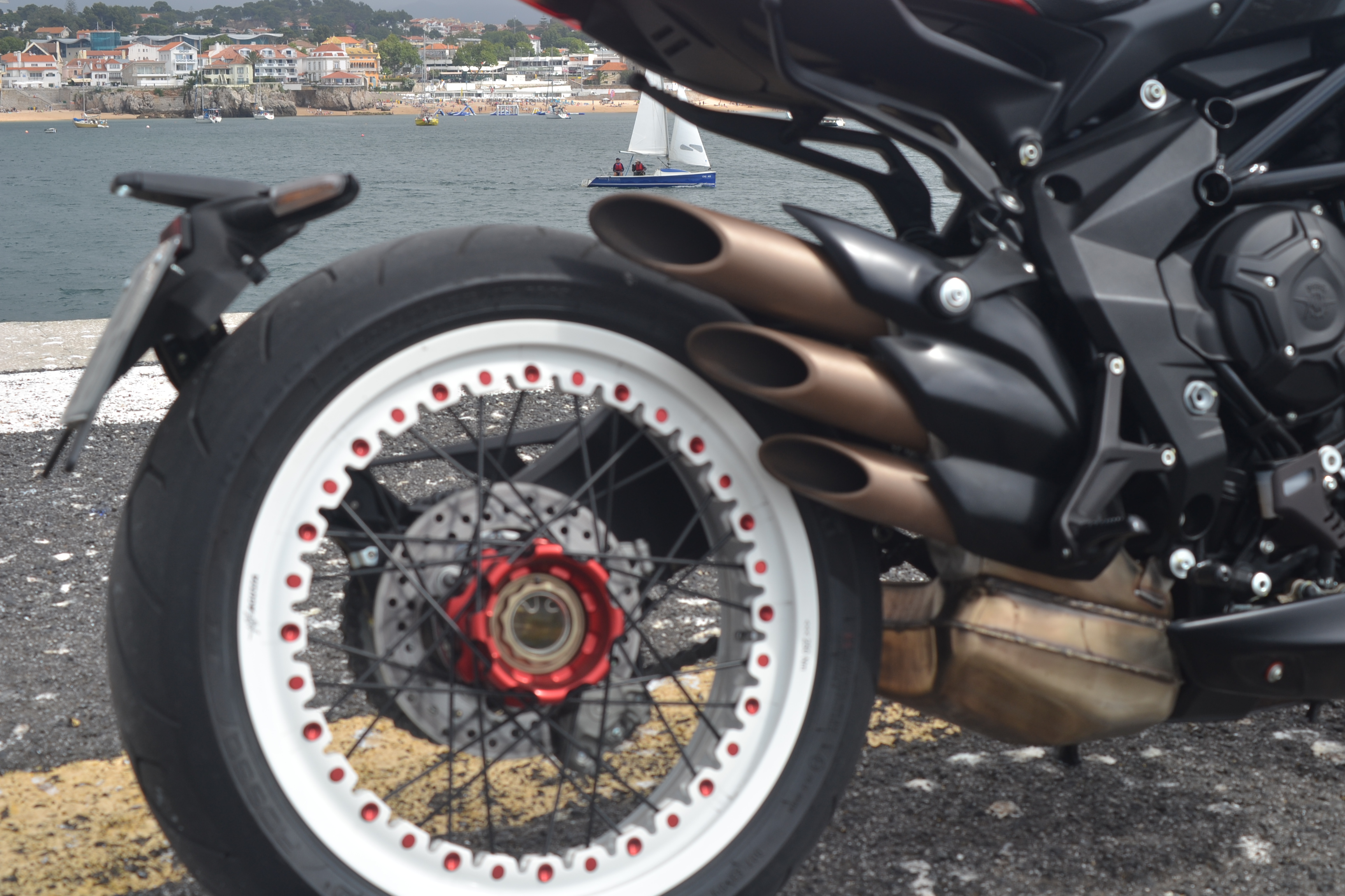 Ensaio MV Agusta Dragster 800 RR de 2019