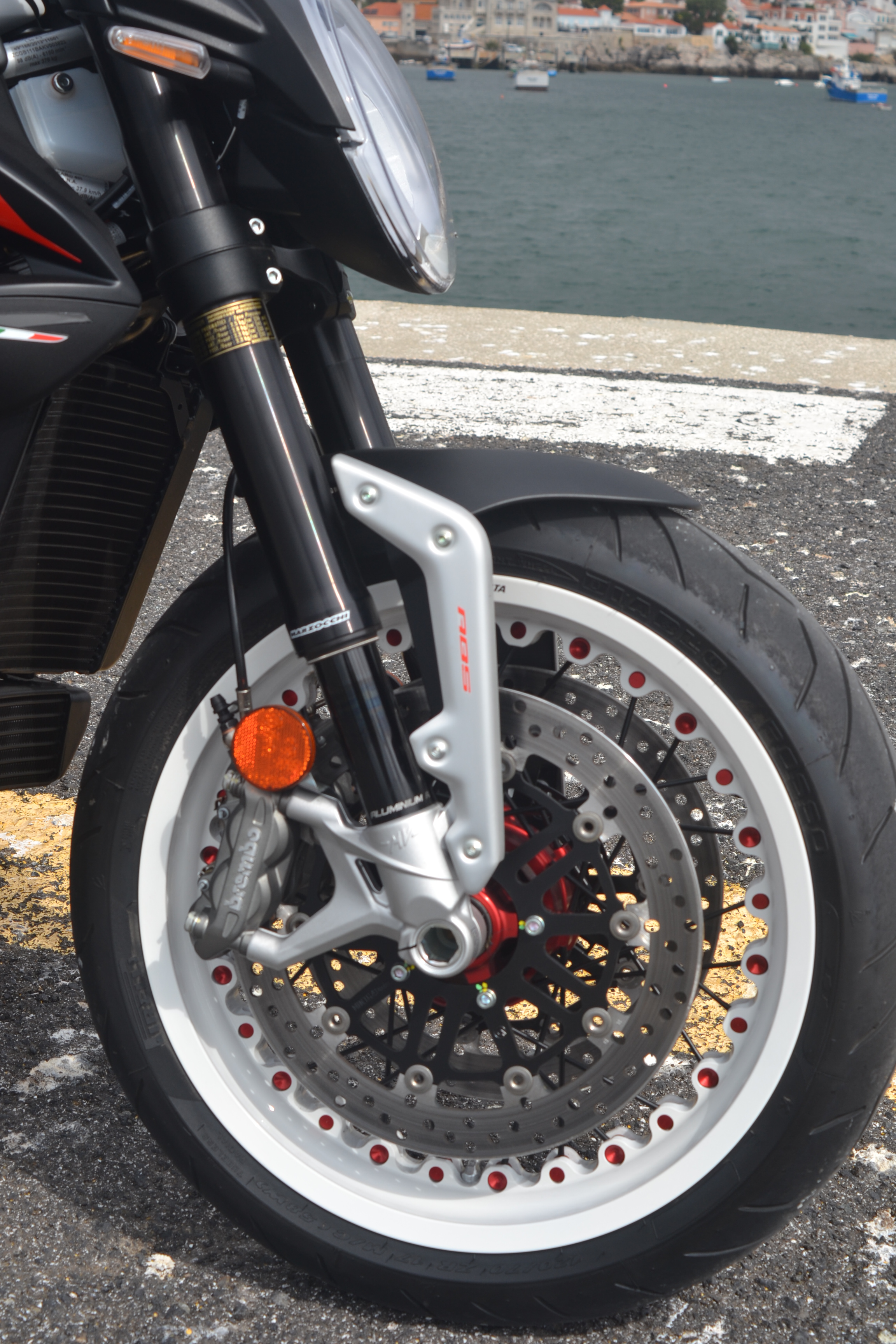 Ensaio MV Agusta Dragster 800 RR de 2019
